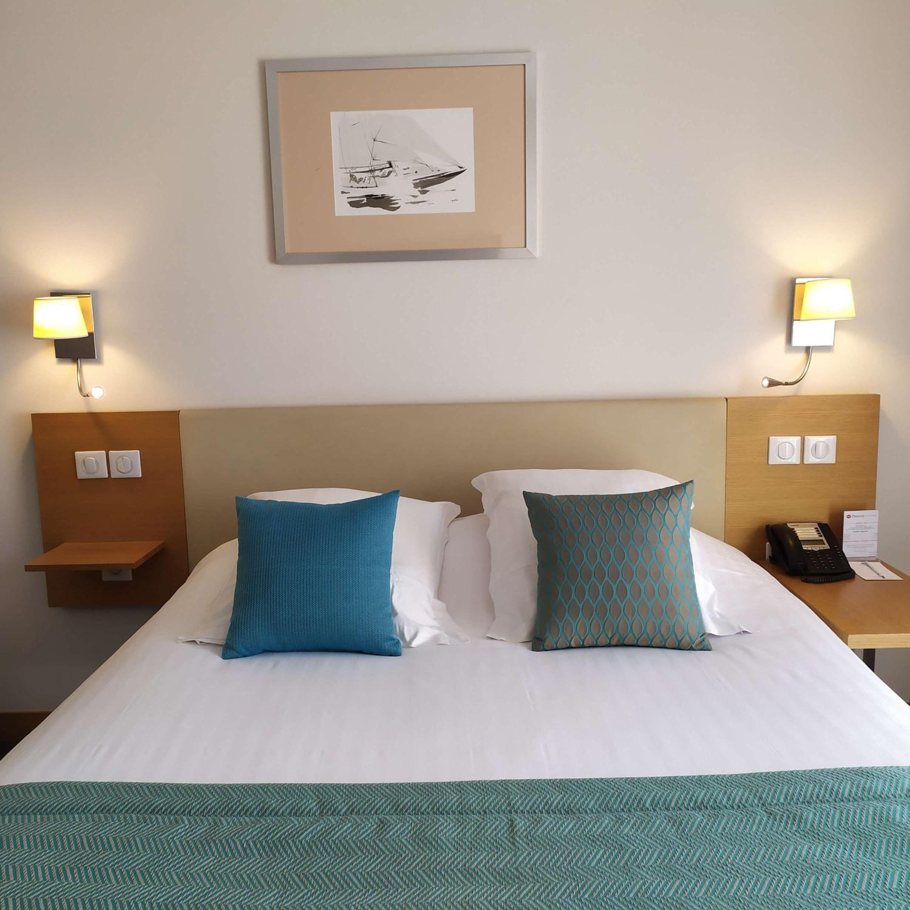 Comfort Queen Room with Balcony - Photo 10