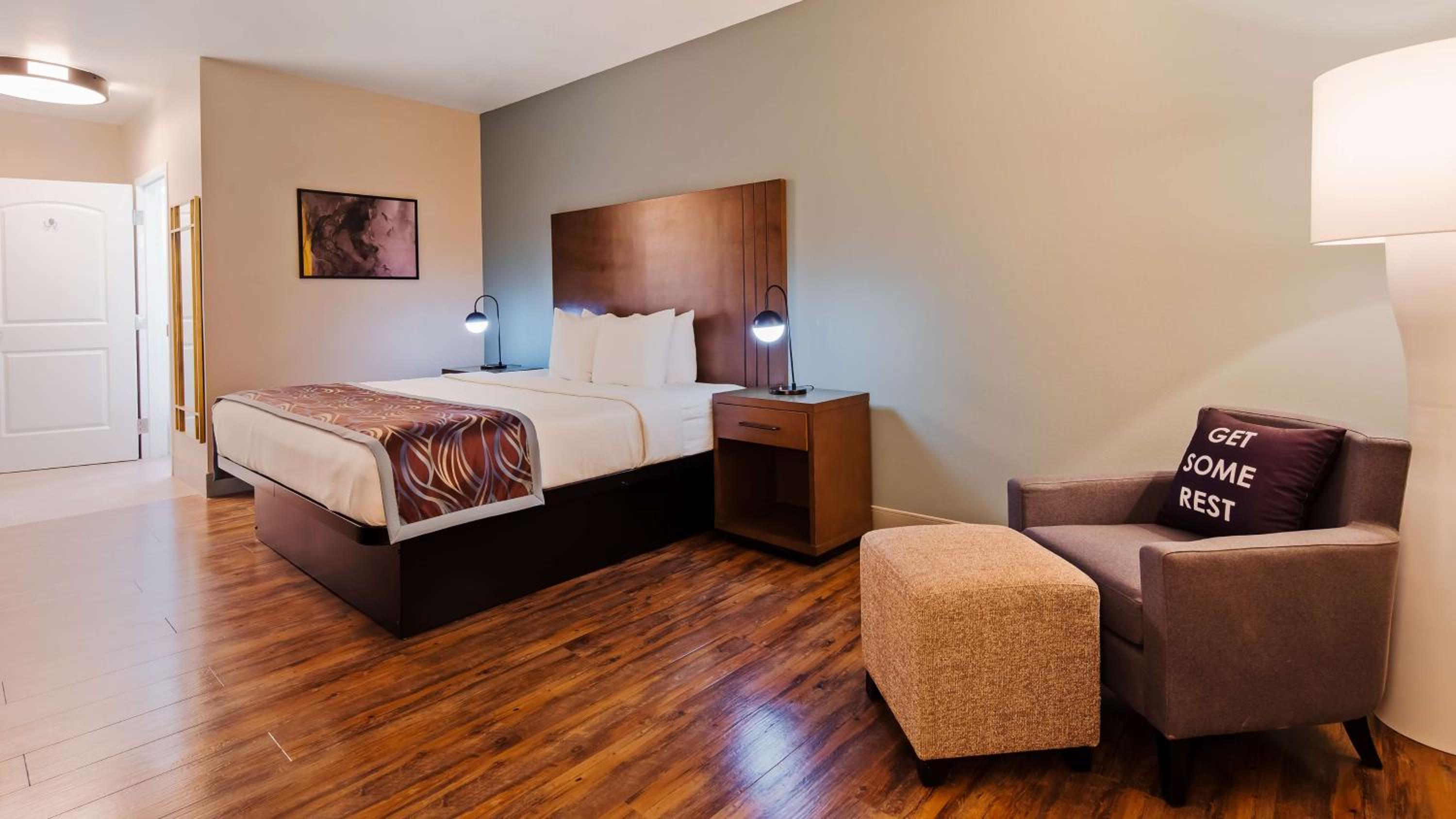King Room - Non-Smoking - Photo 6