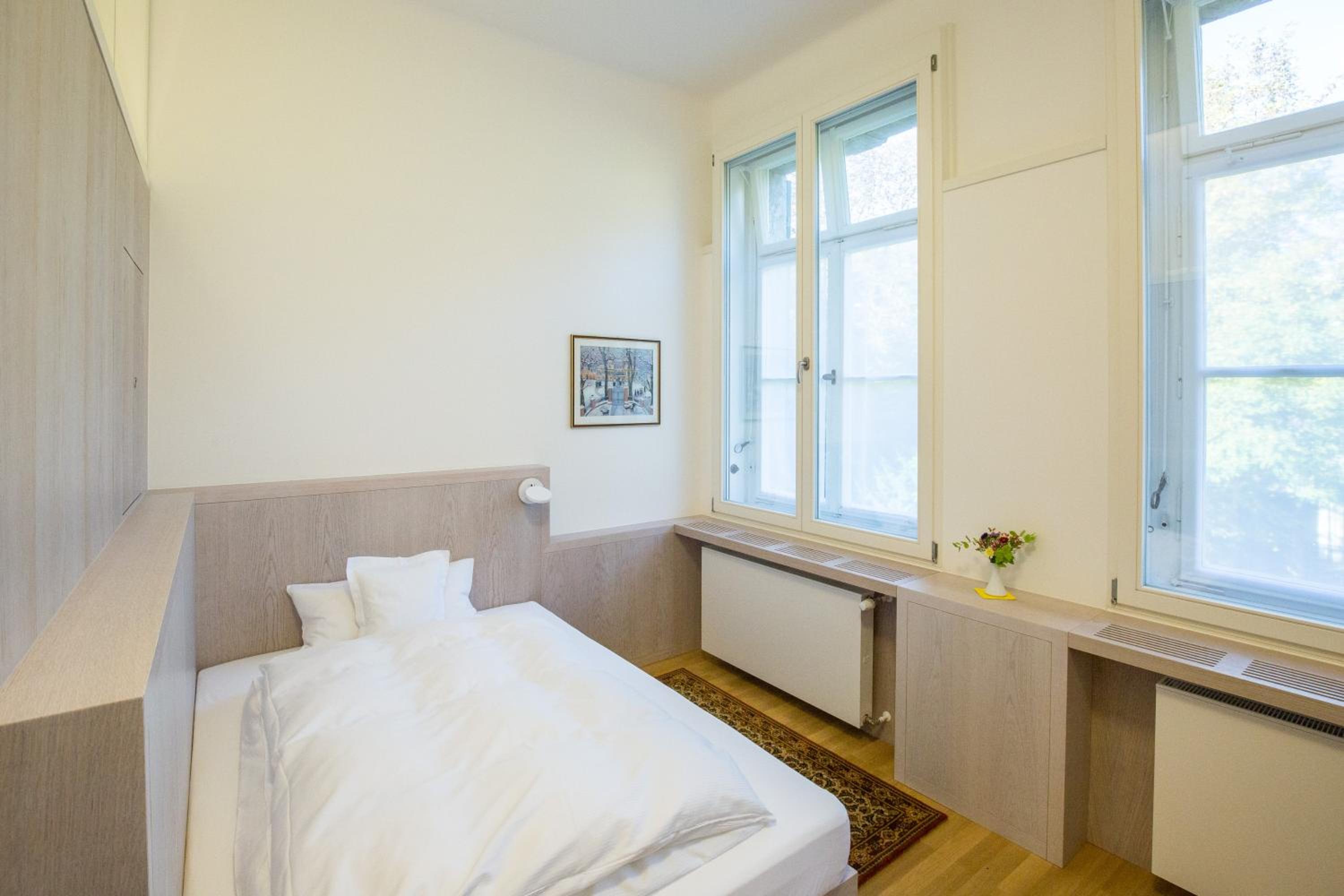 Single Room - Castle Surenes
