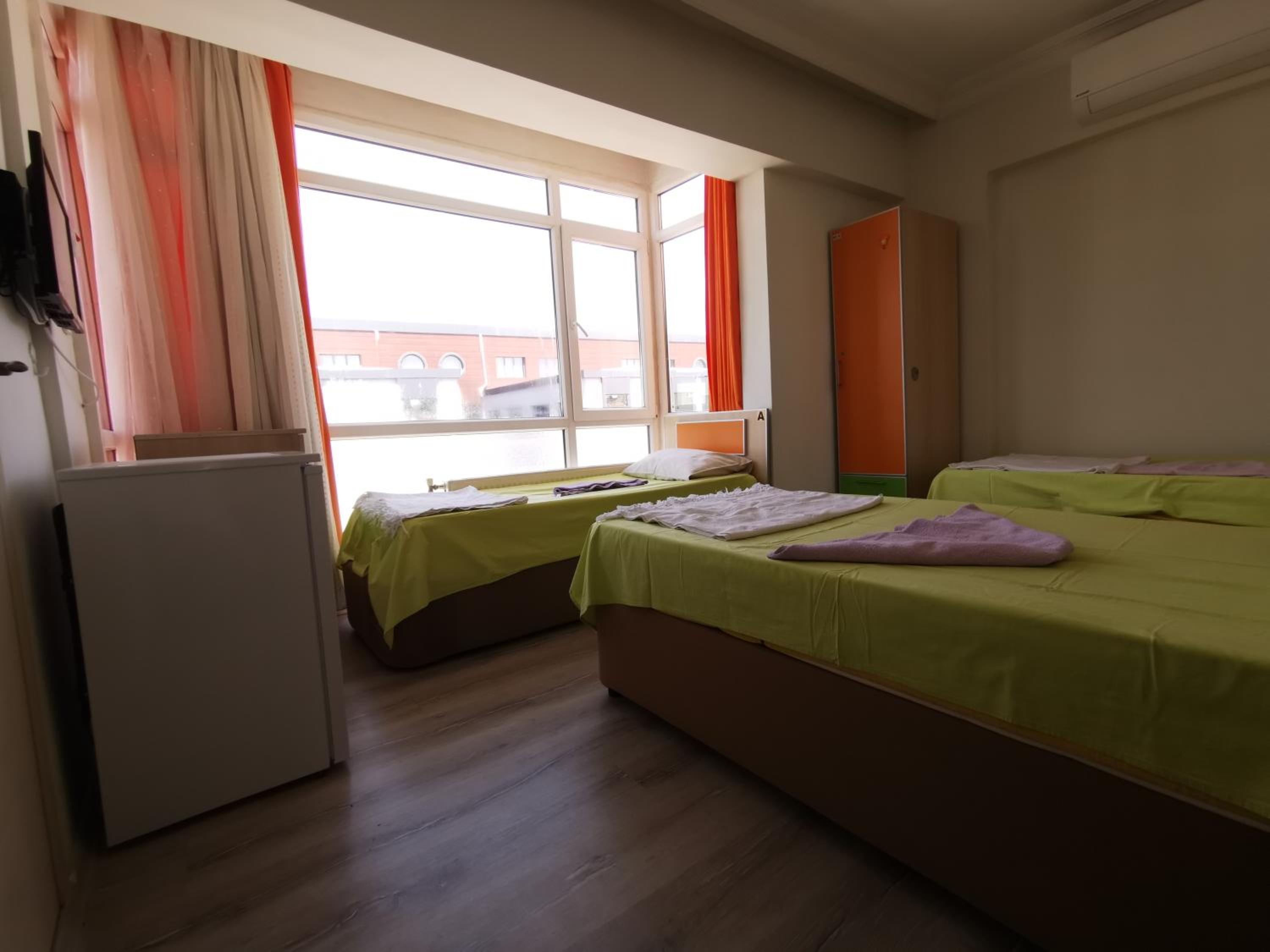 Basic Triple Room photo 1