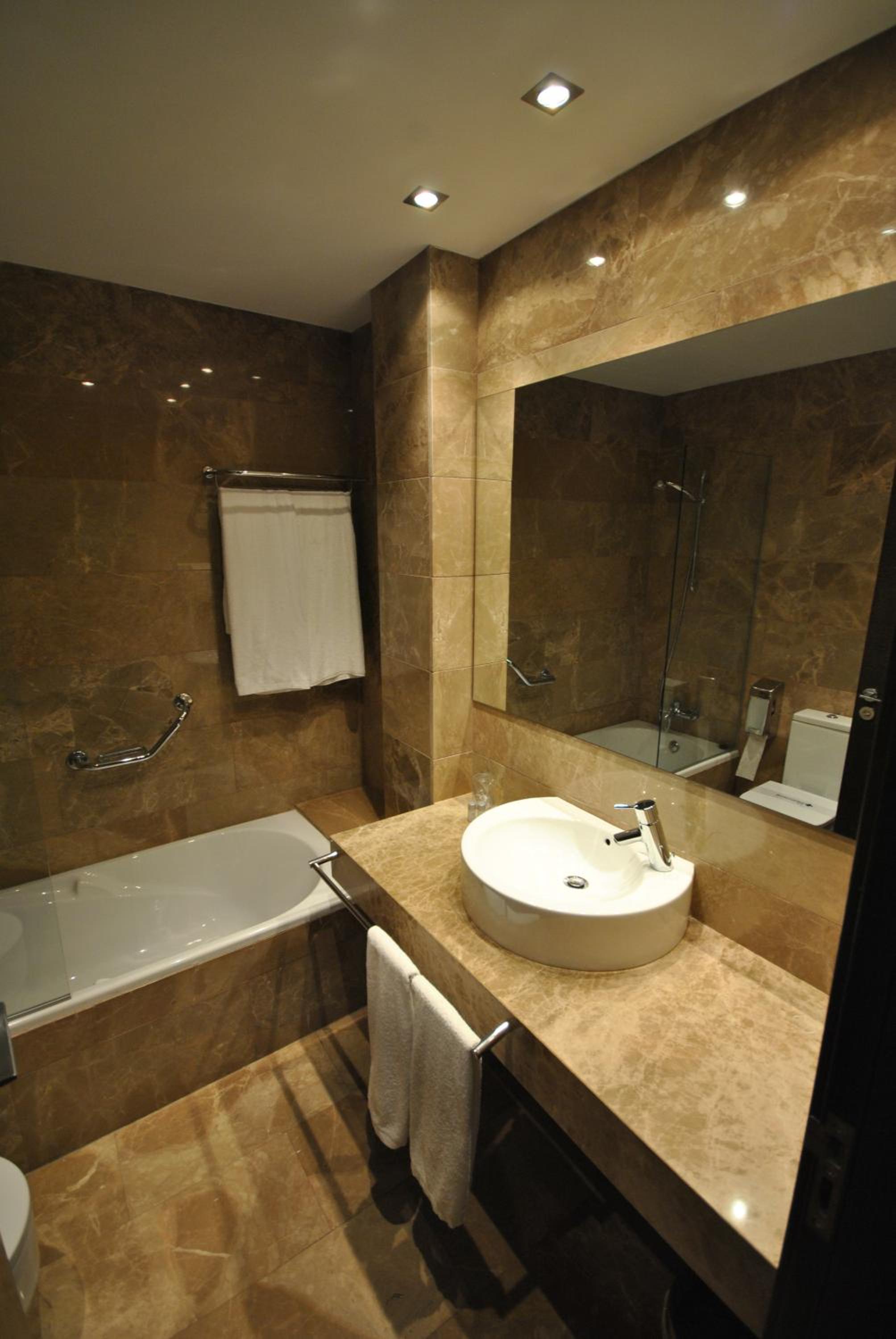 Twin Room - Photo 3