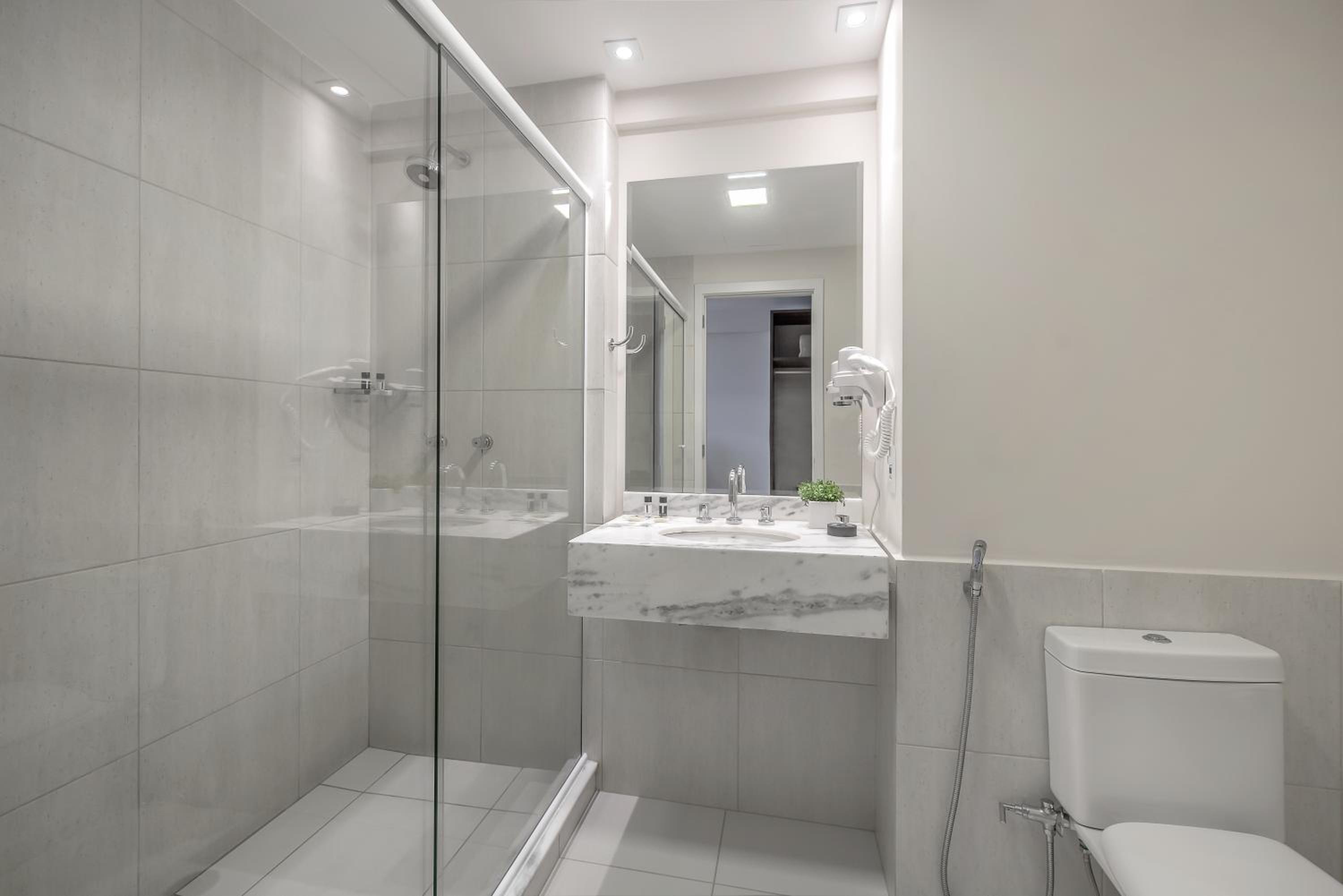 Luxury Double - 1 Queen Bed