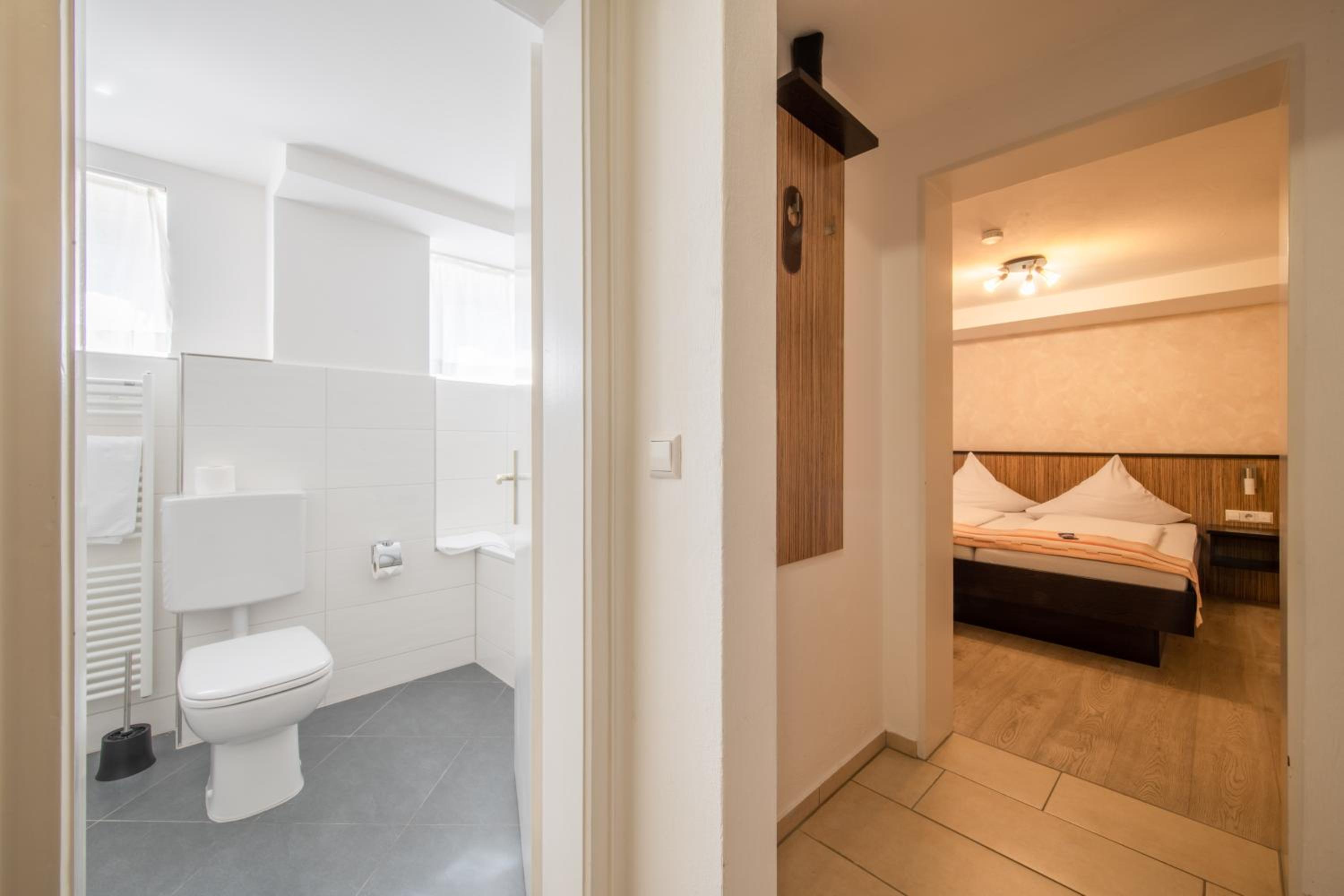Double Room - Photo 6