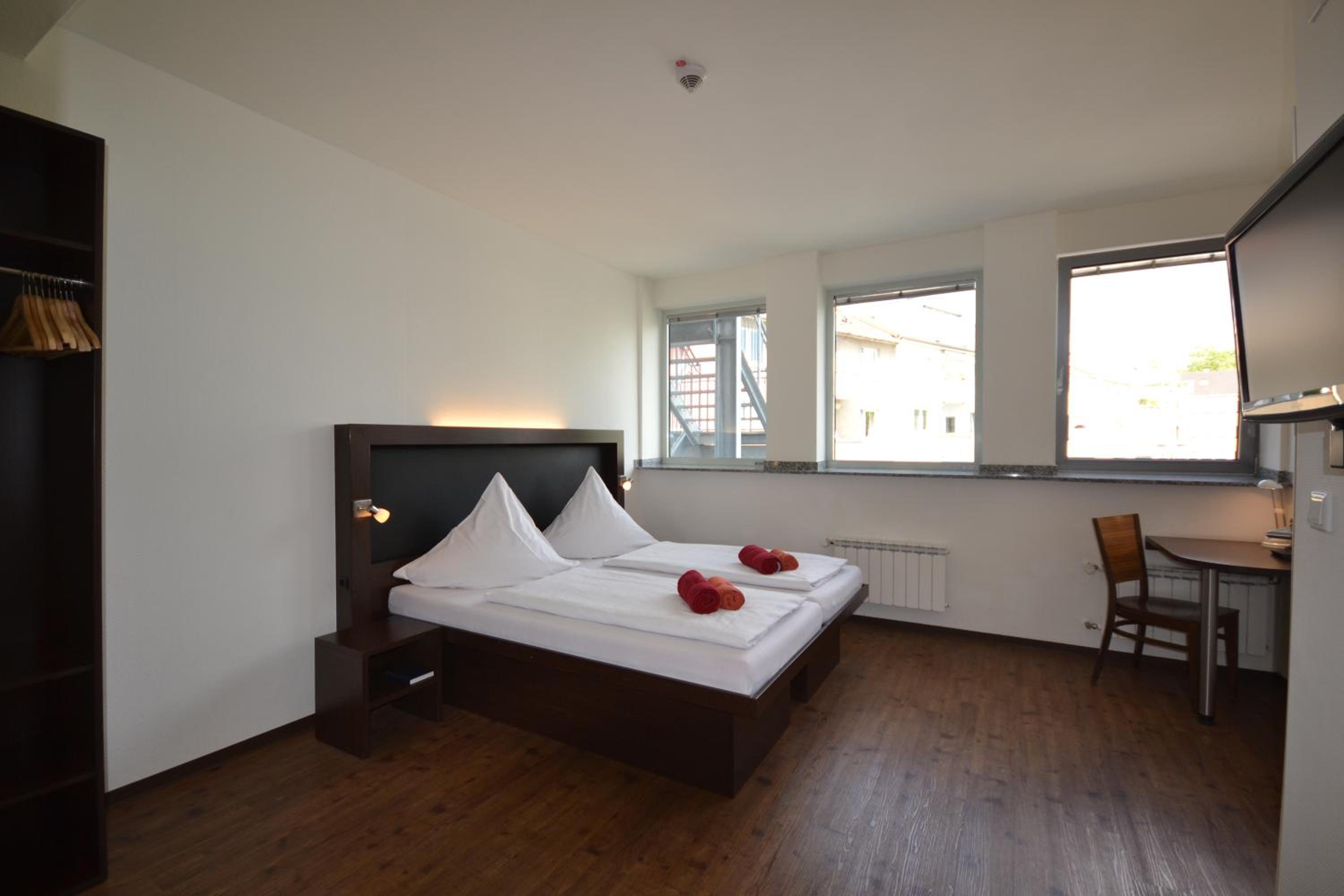 Double Room - Photo 10