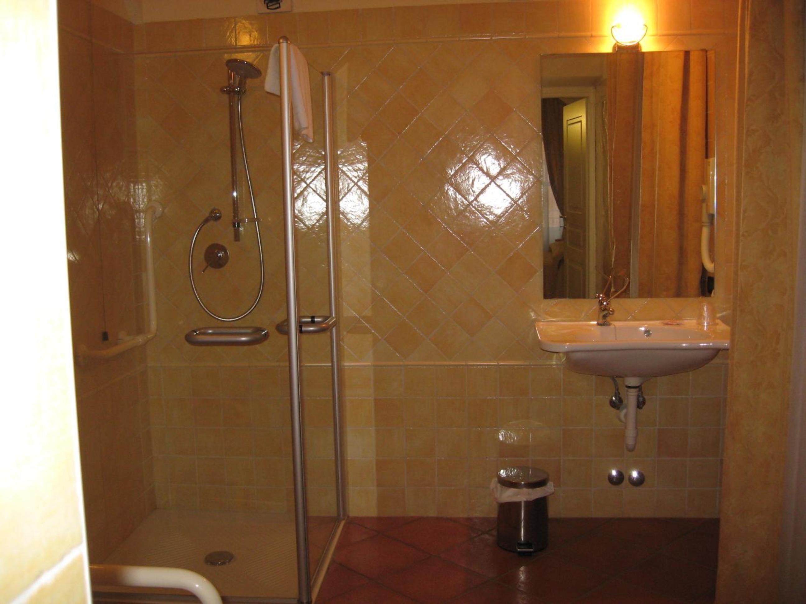 Triple Room - Photo 6