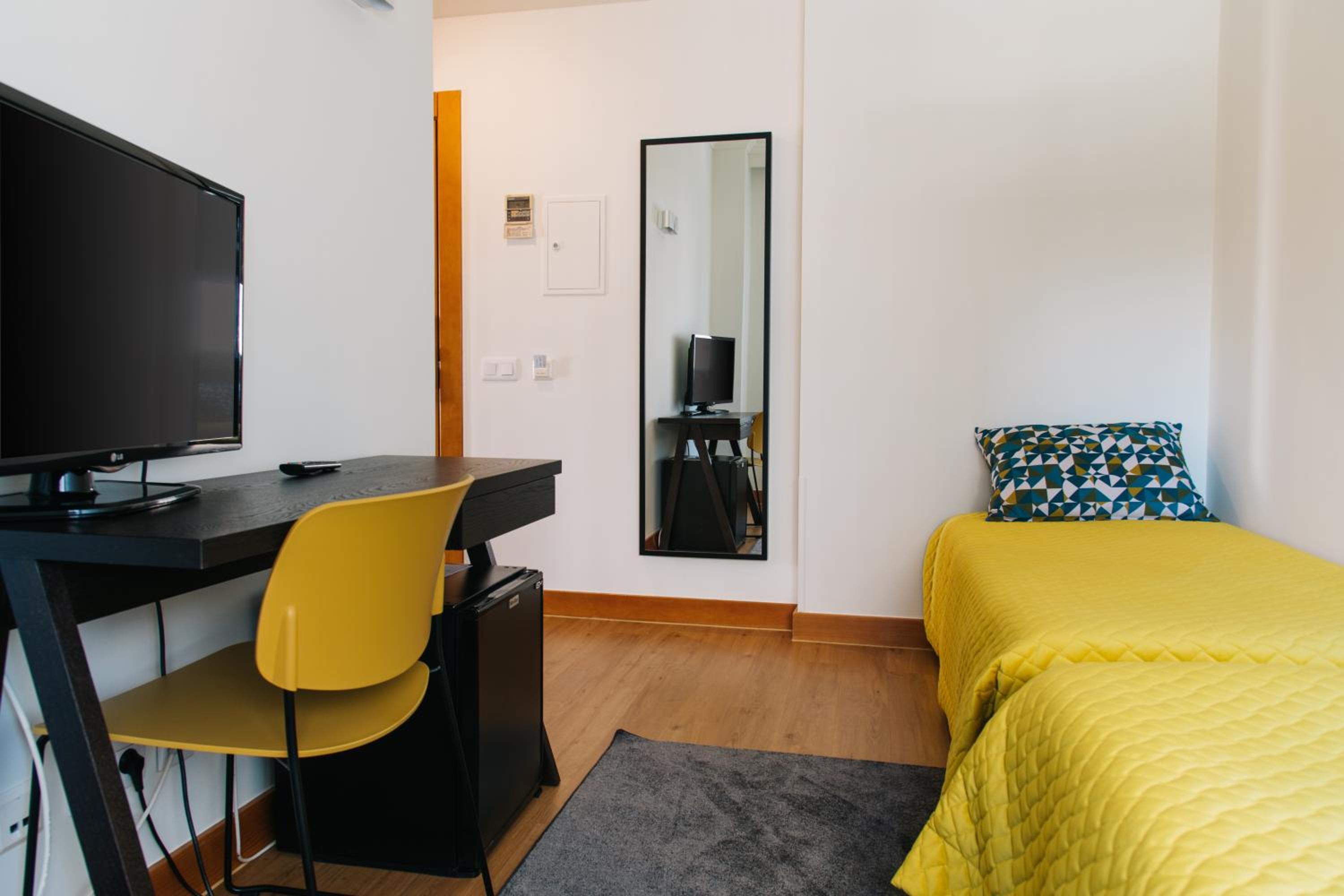 Family Room (2 Adults + 2 Children) - Photo 7