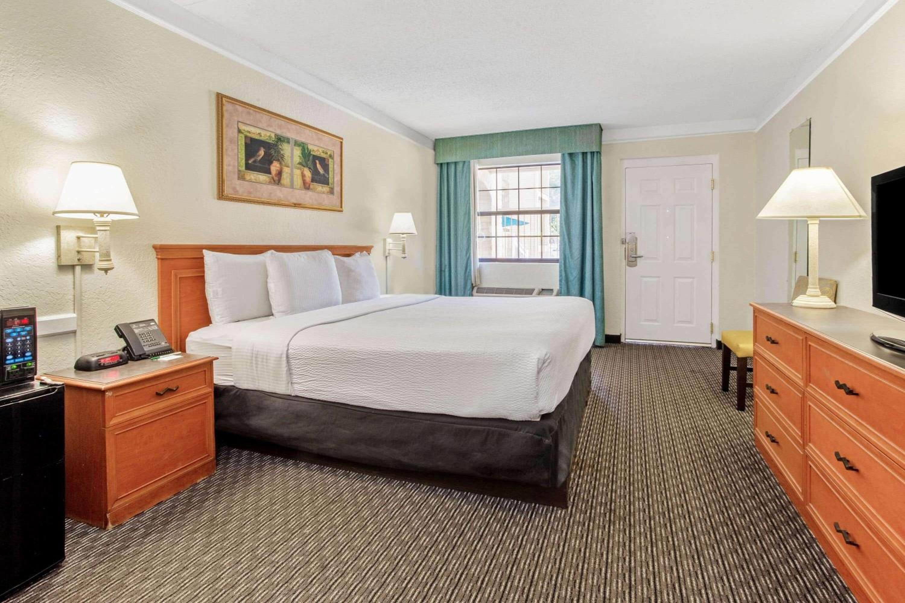 King Room - Disability Access - Photo 5