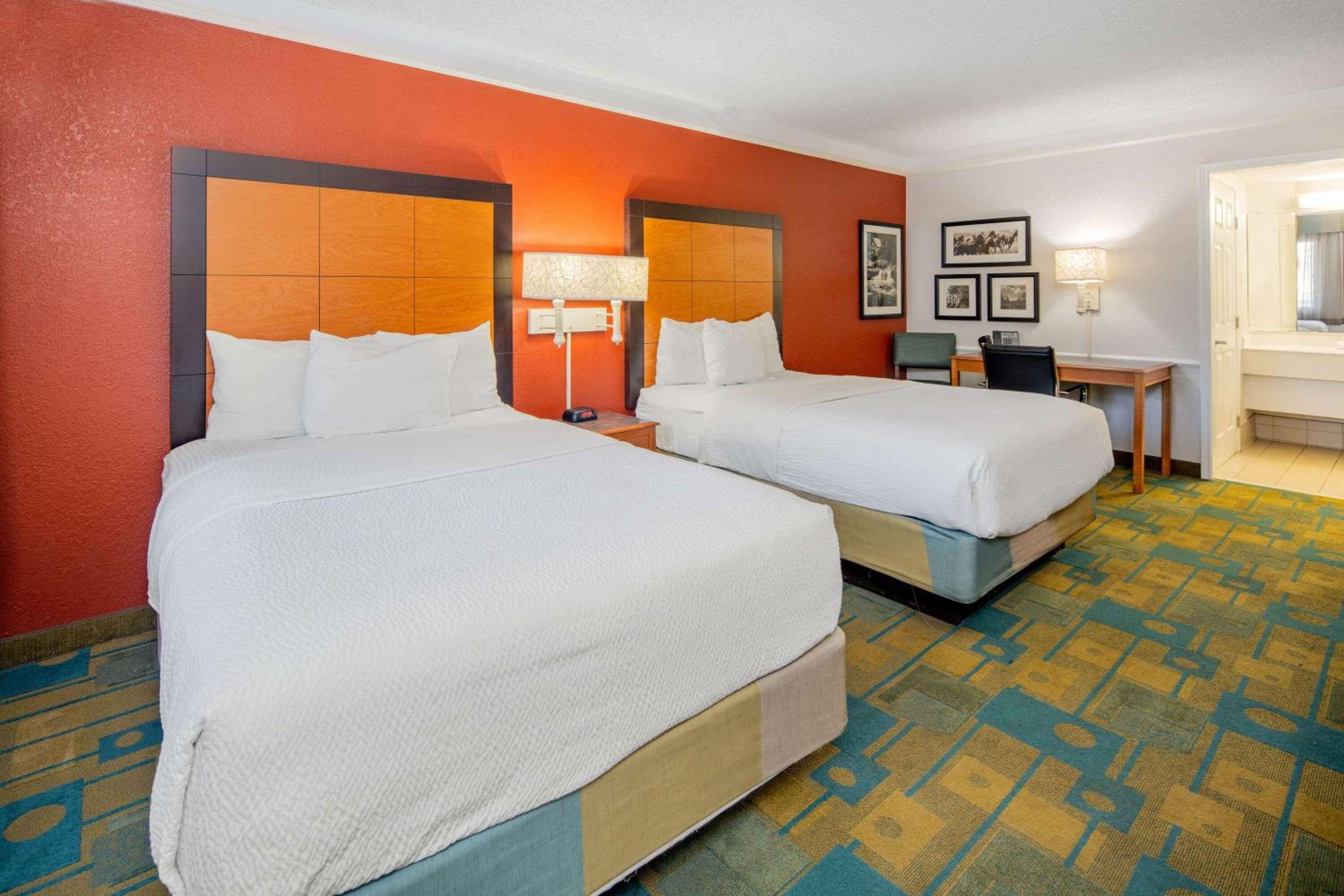 Executive Double Room with Two Double Beds - Non-Smoking - Photo 1