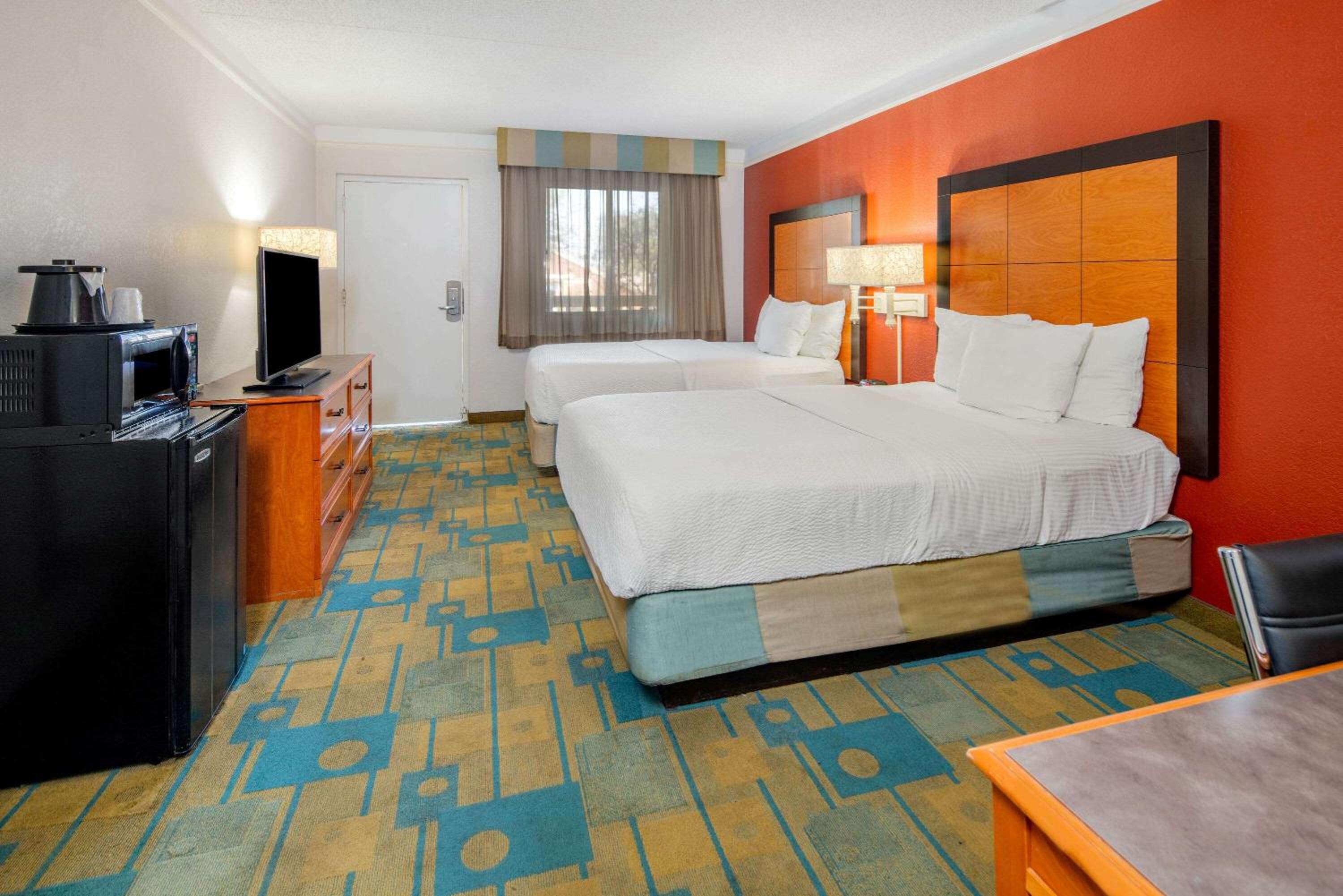 Double Room with Two Double Beds - Non-Smoking - Photo 1
