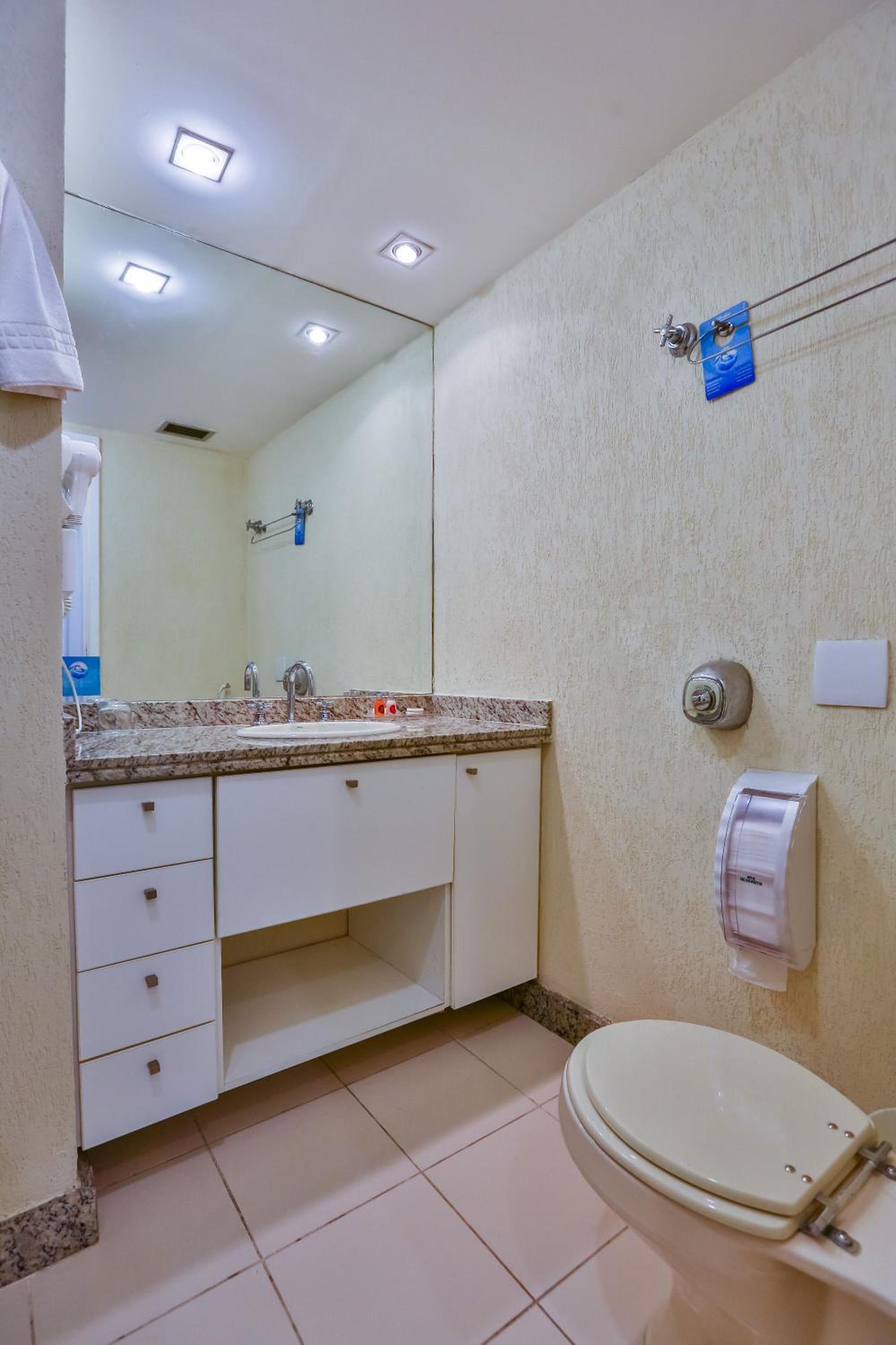 Superior Suite with King Bed - Photo 4