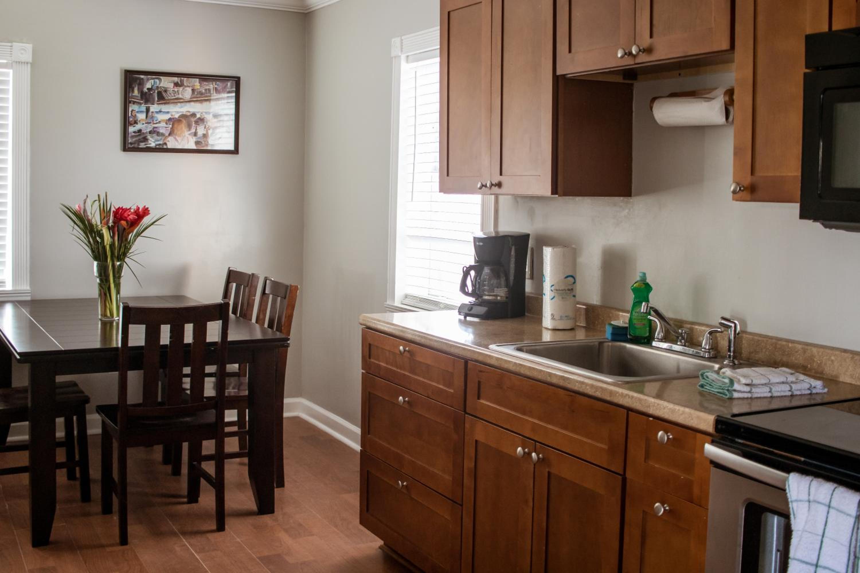 One-Bedroom Suite - Photo 6