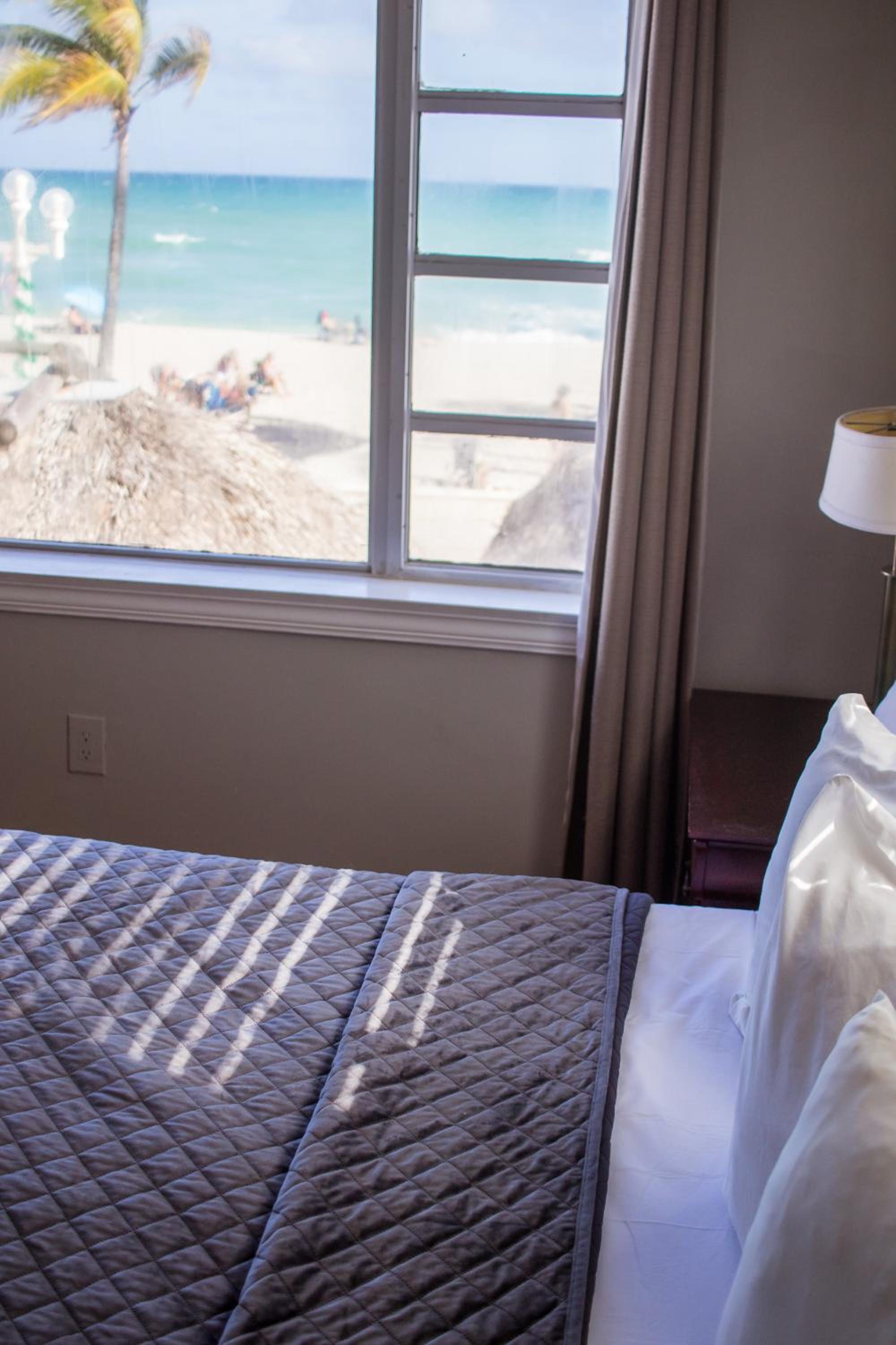 One-Bedroom Suite - Photo 2