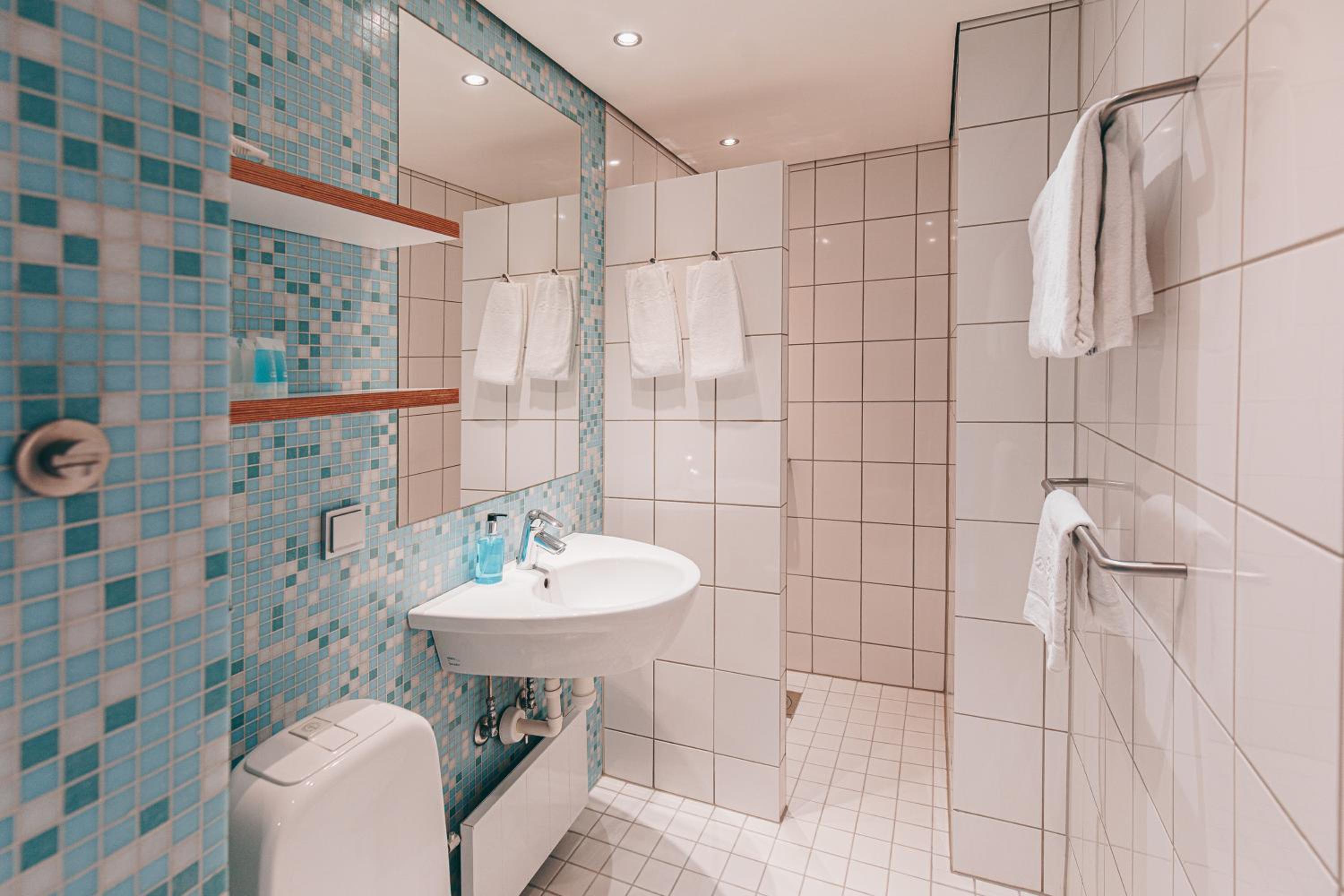 Twin Room - Photo 11