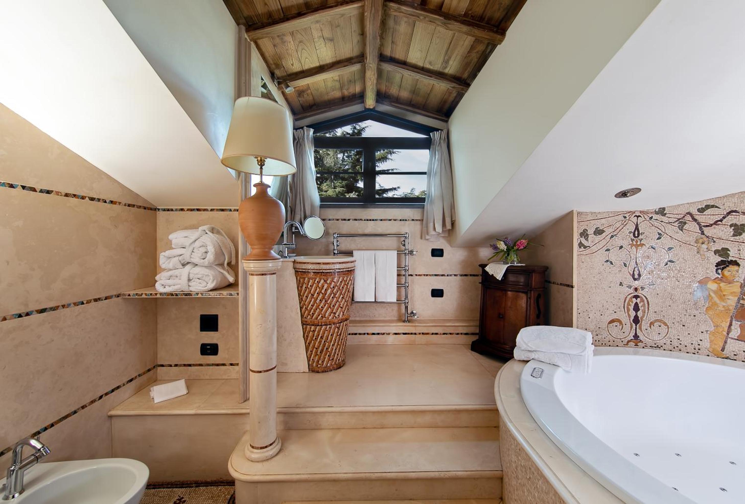 Suite - Photo 5
