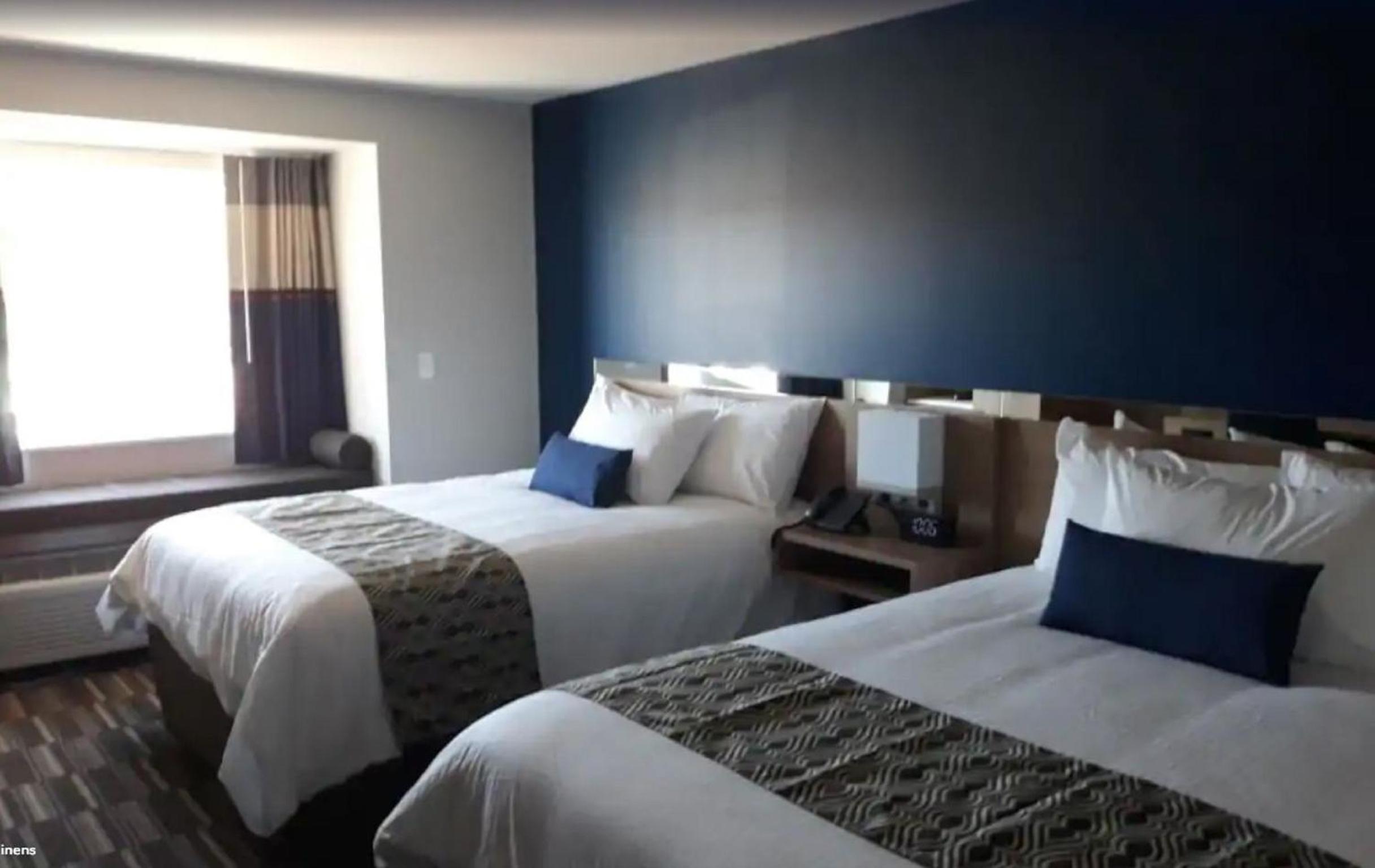 Queen Room with Two Queen Beds - Non-Smoking photo 1