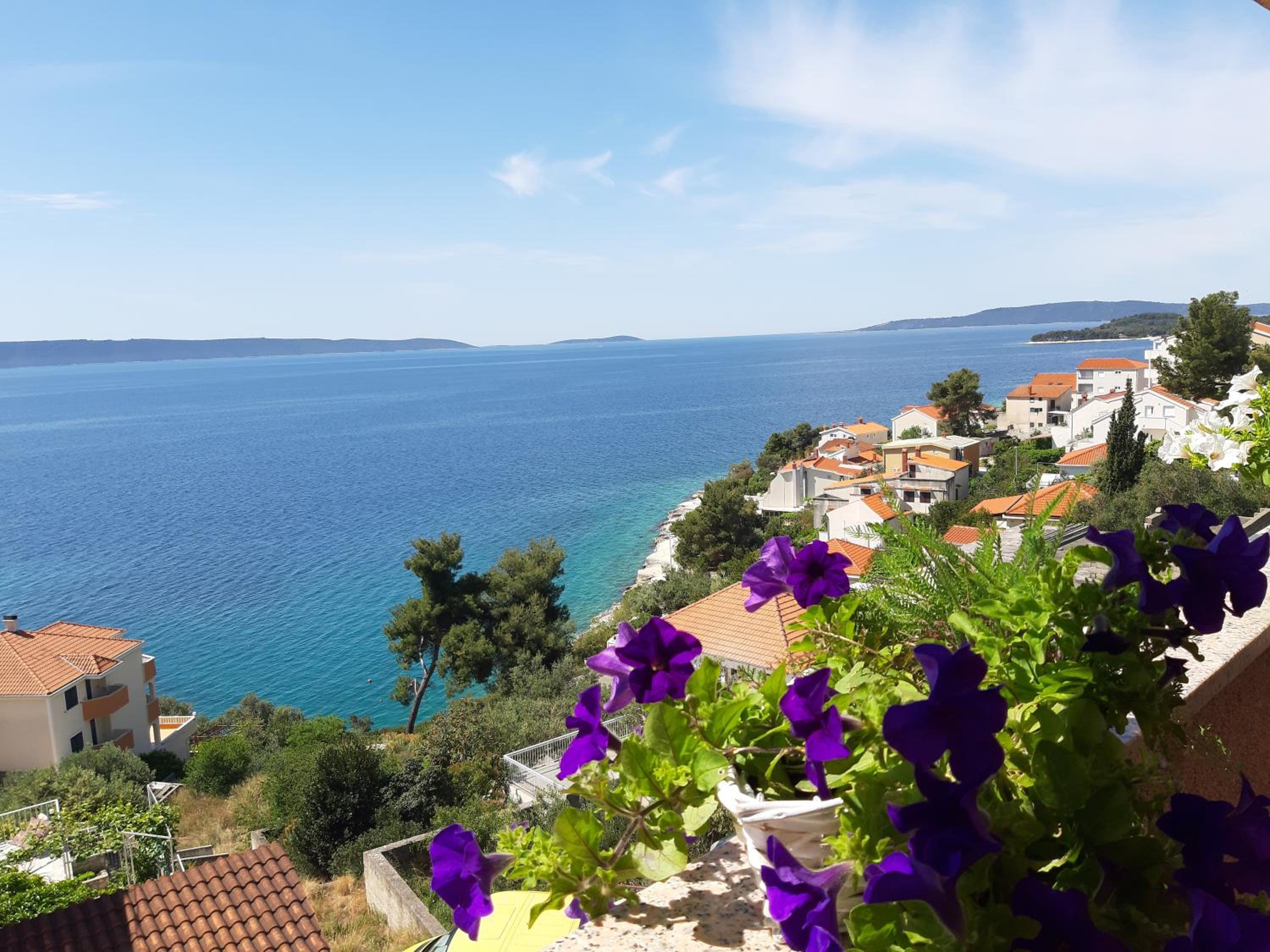 Family Apartment with Sea View and Terrace - Photo 14