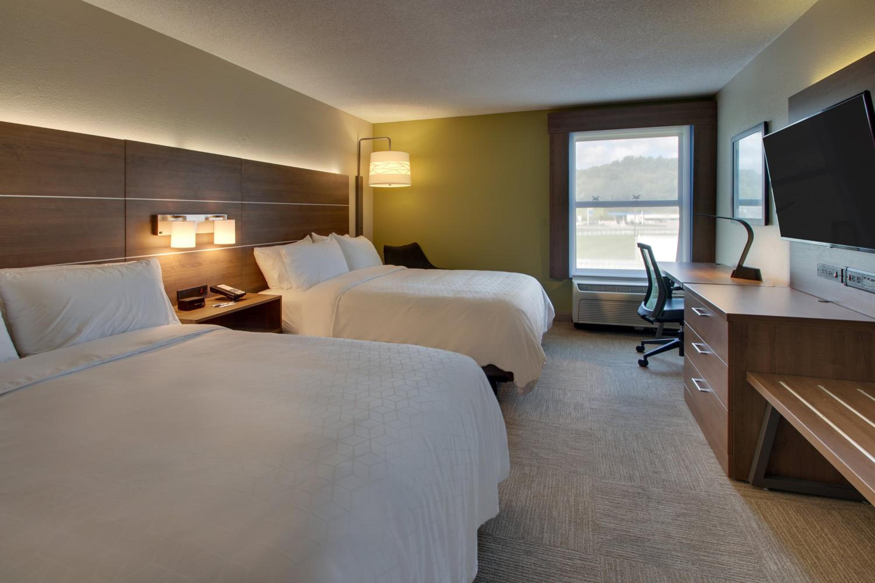 Standard Room with Two Queen Beds - Photo 1