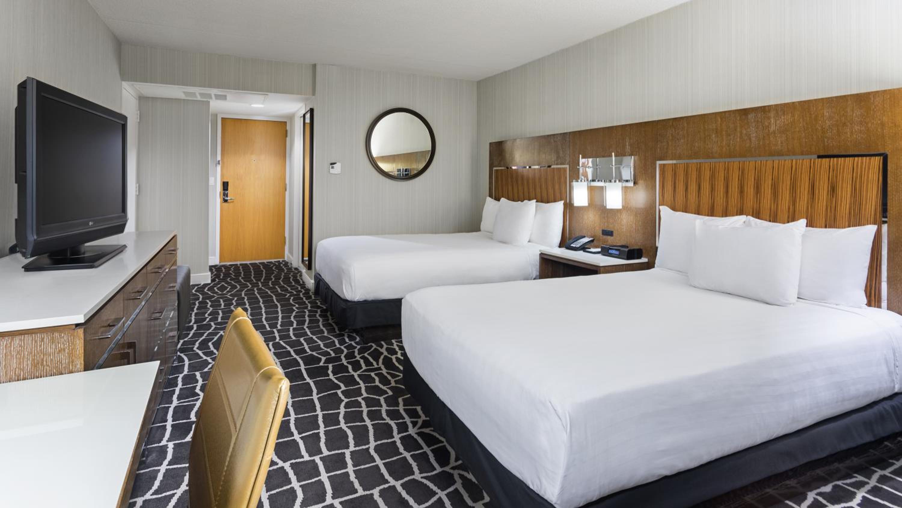 Double Room with Two Double Beds and Balcony - Photo 6