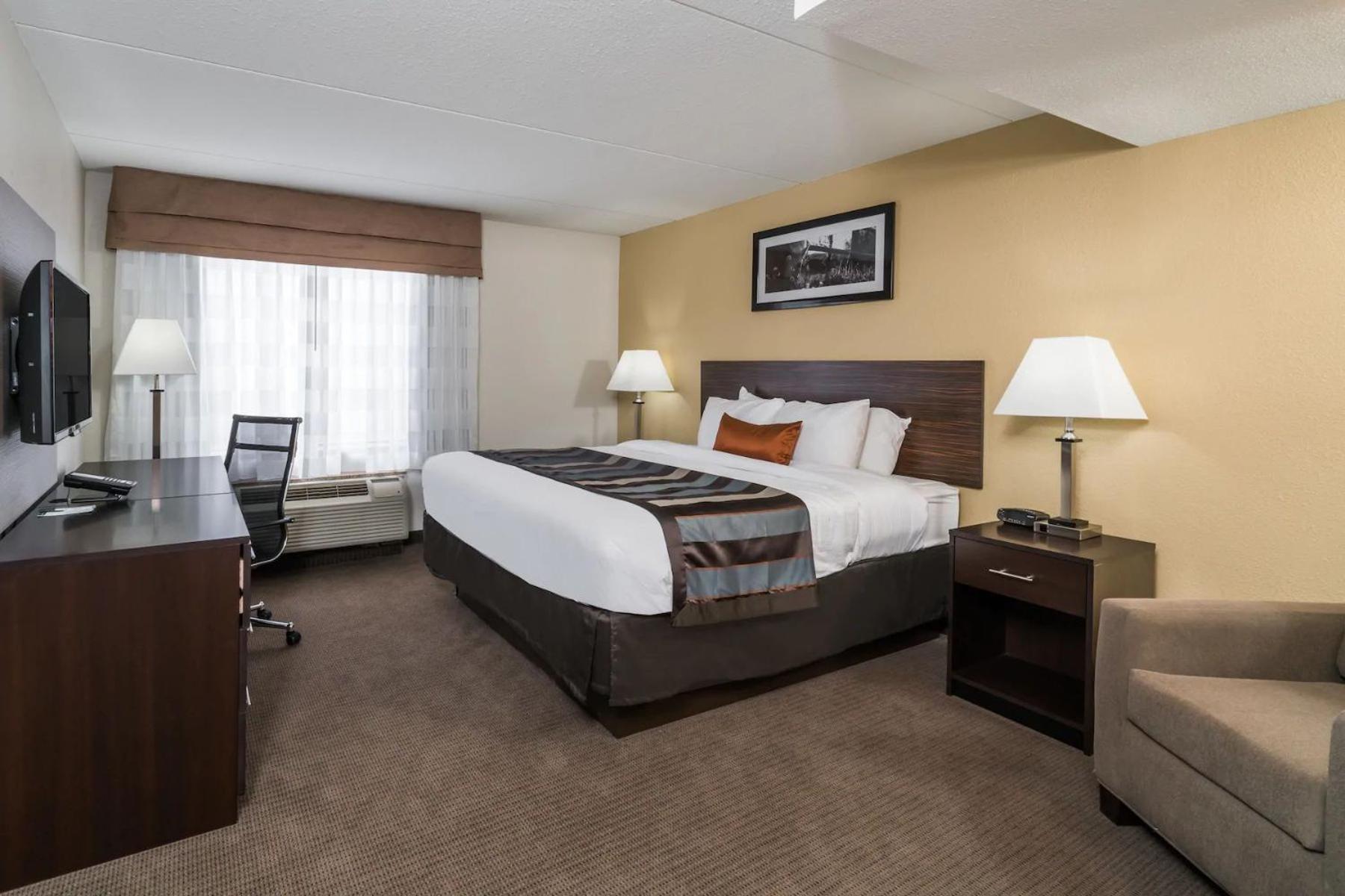 One-Bedroom King Suite - Non-Smoking photo 2