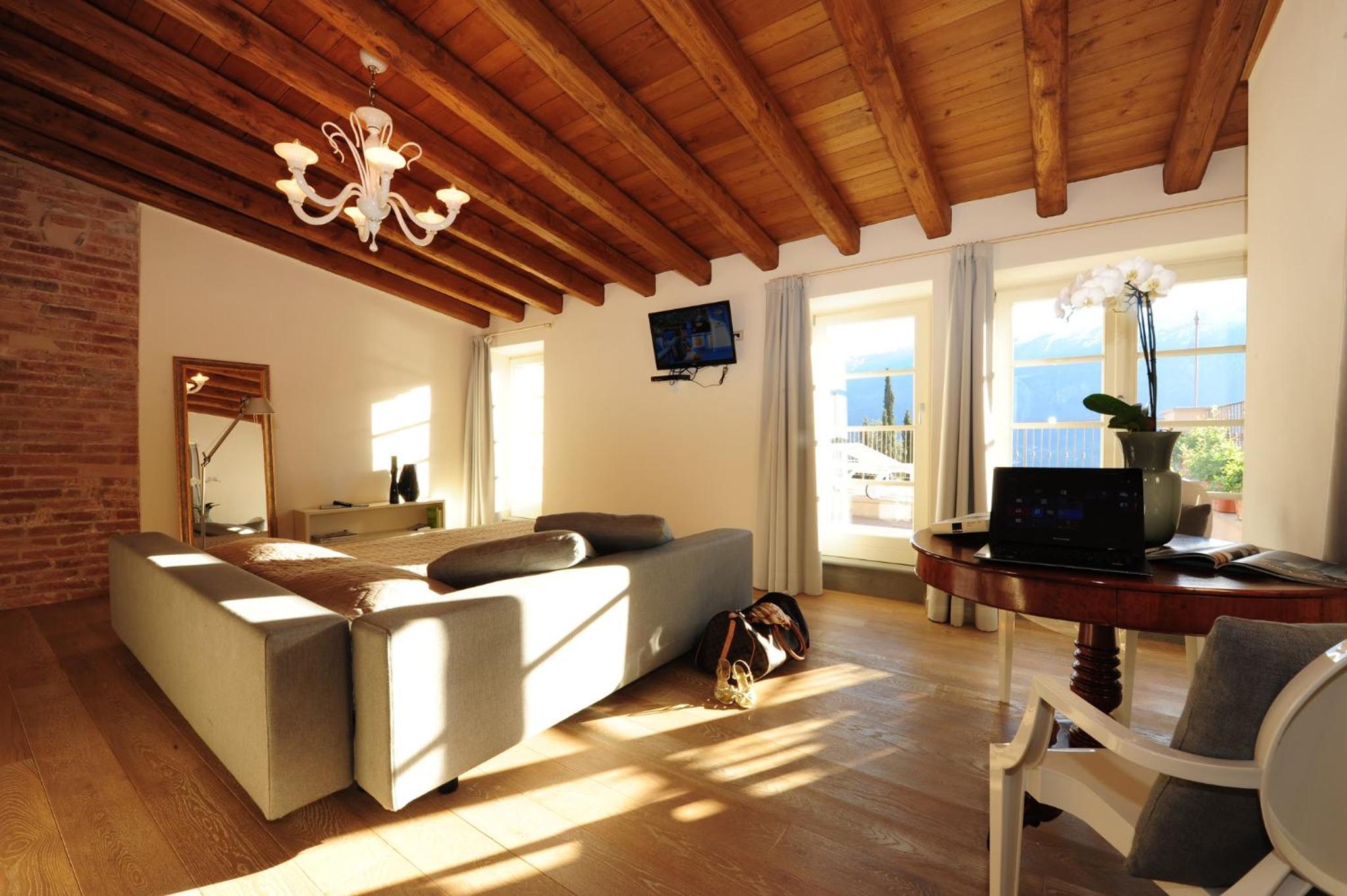 Junior Suite with Lake View and Terrace - Photo 1