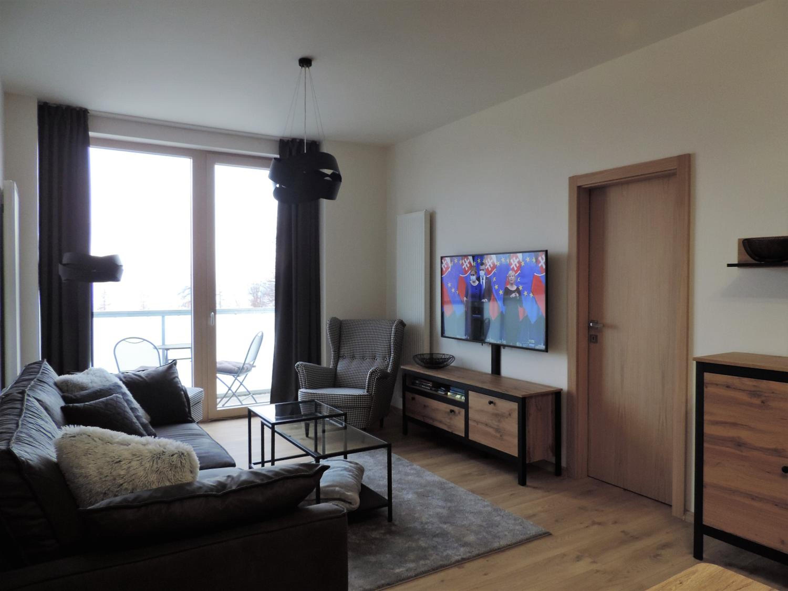 One-Bedroom Apartment with Balcony photo 3