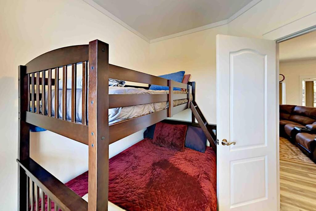 Four-Bedroom House photo 1