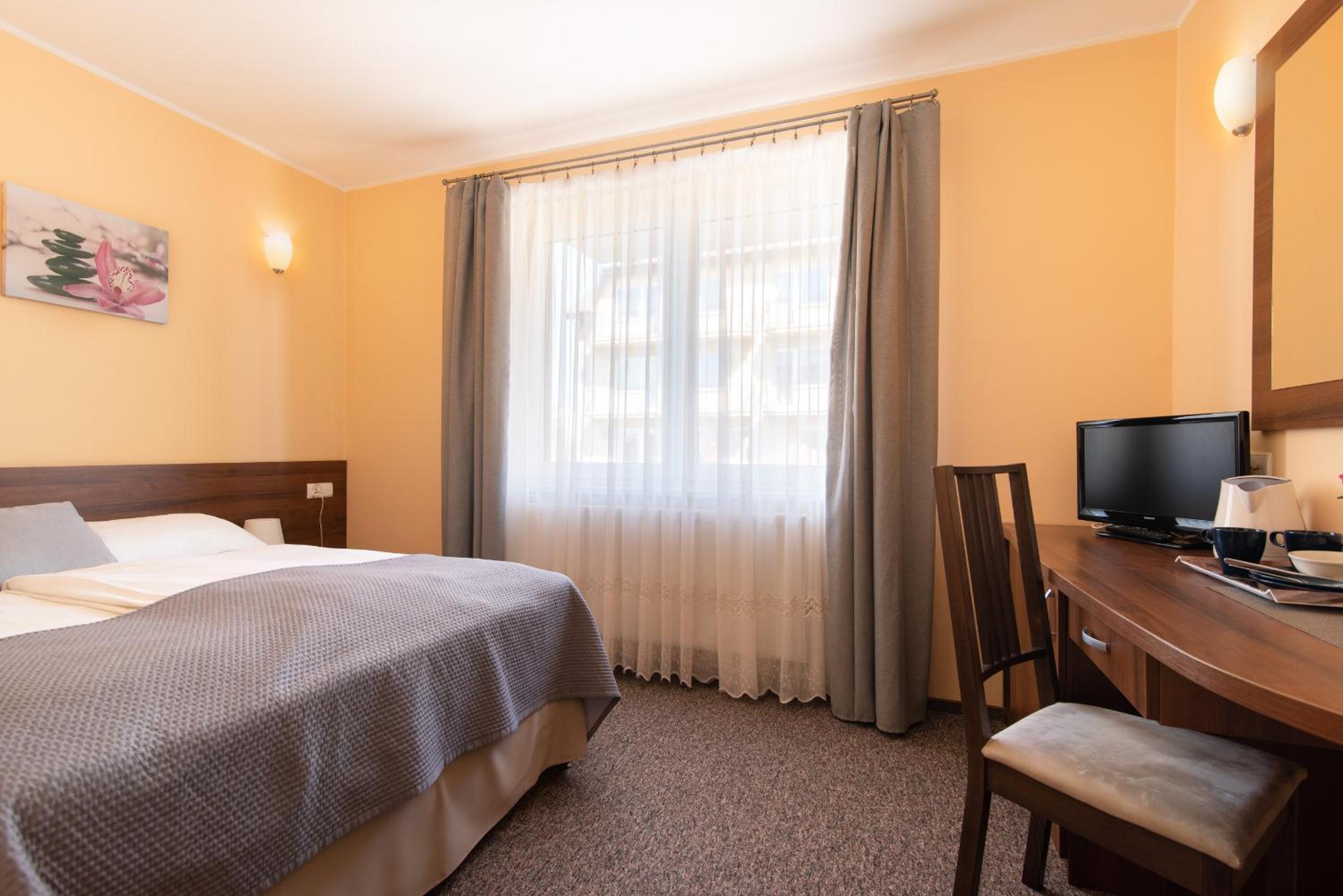 Small Double Room - Photo 2