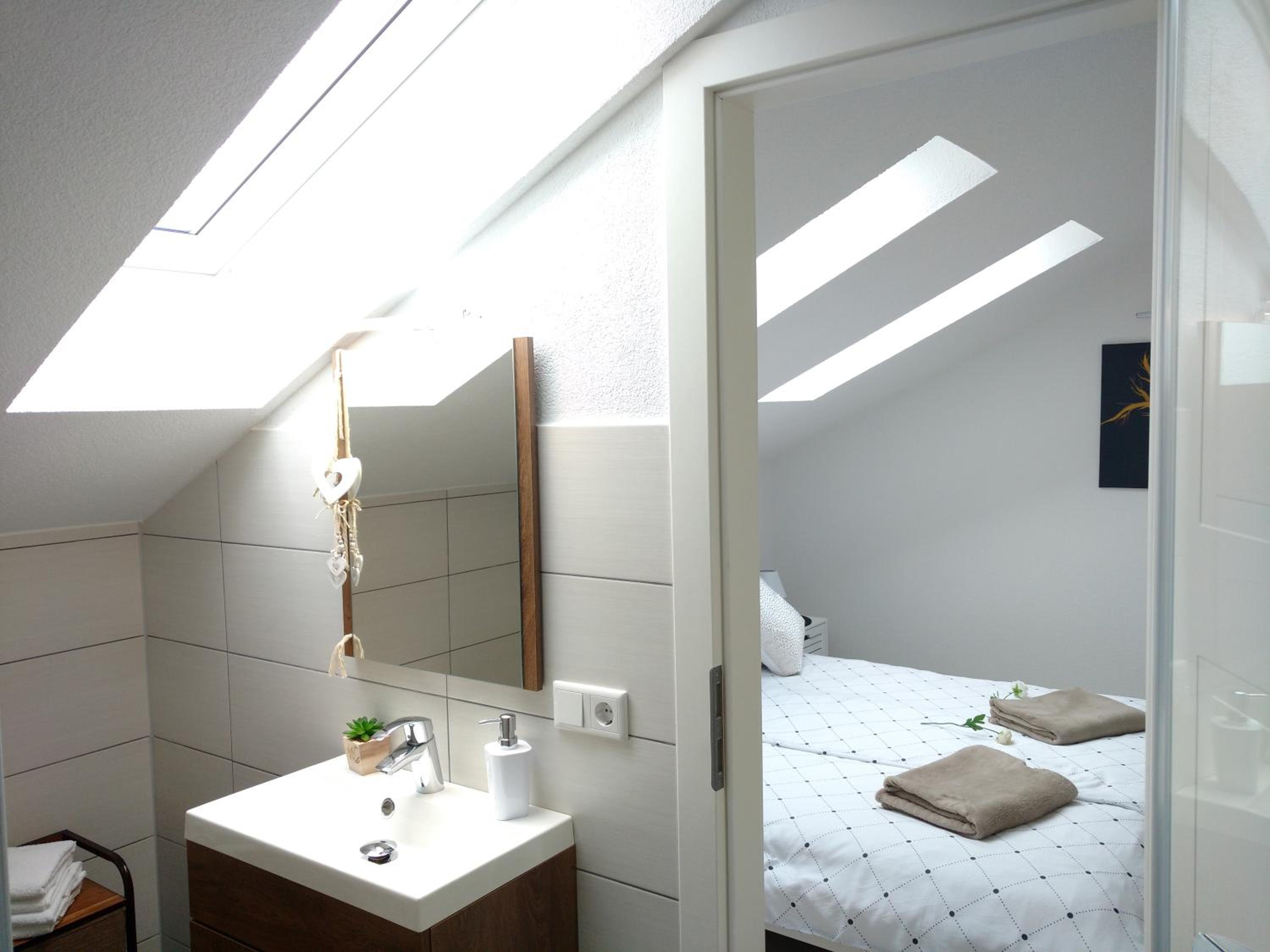 Deluxe Suite with Sea View - Photo 28