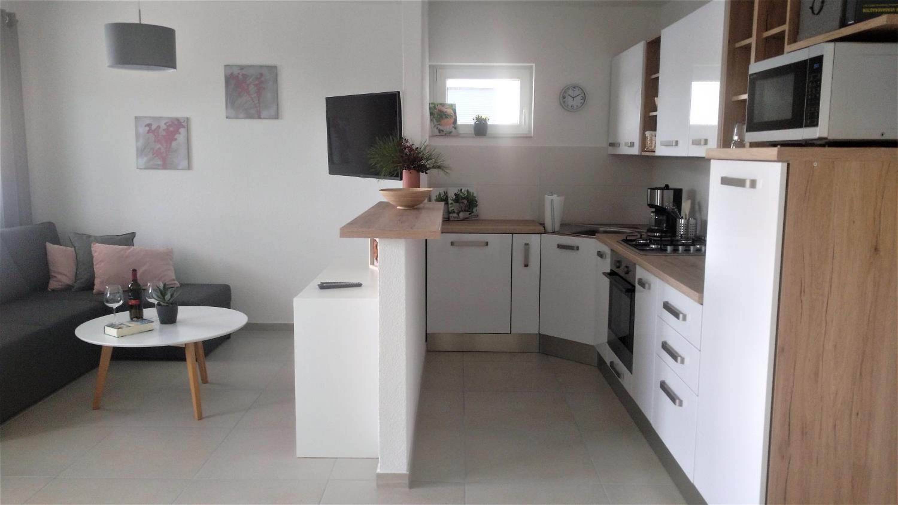 Deluxe Double Room with Balcony and Sea View - Photo 14