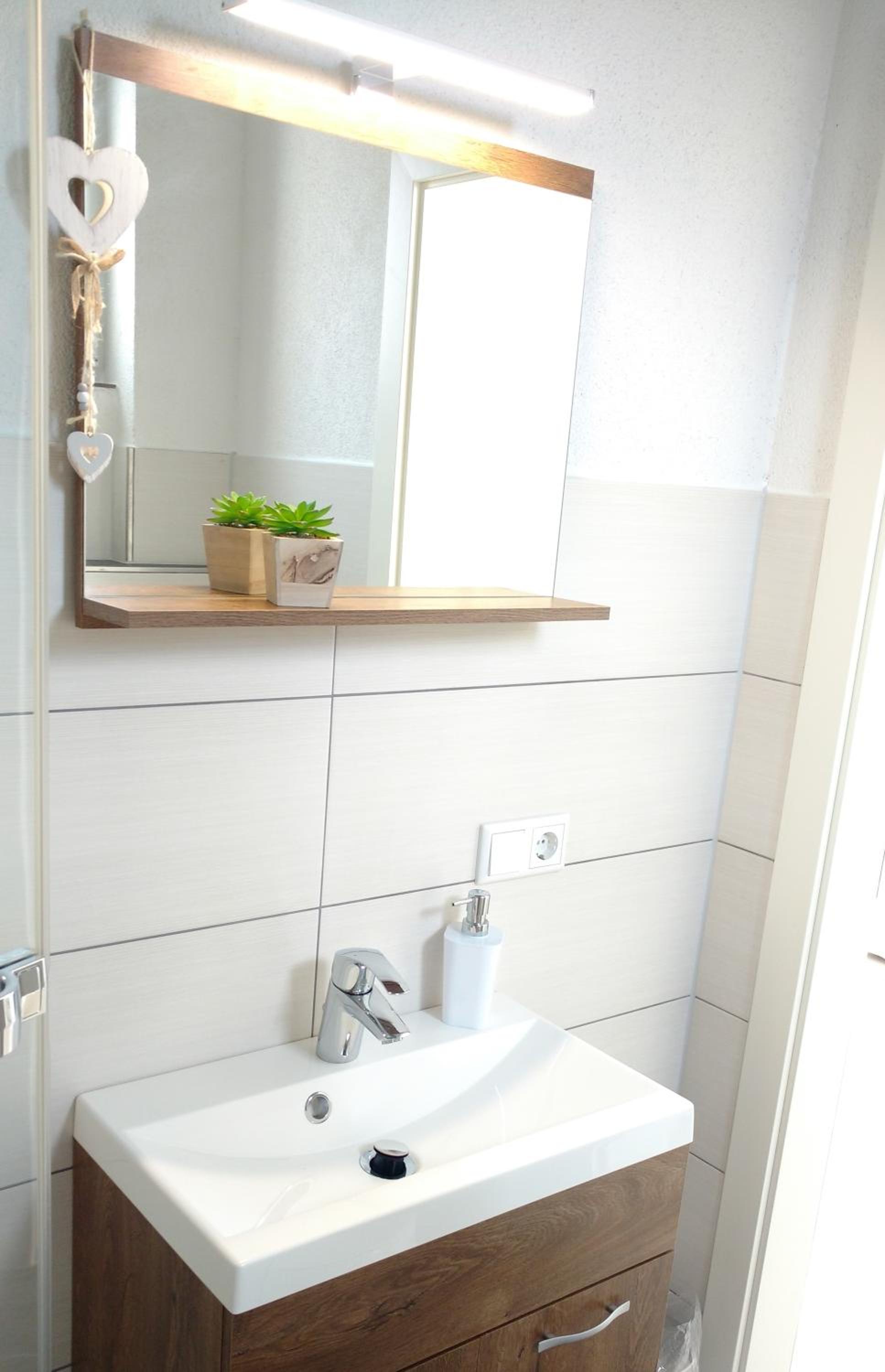 Deluxe Suite with Sea View - Photo 11