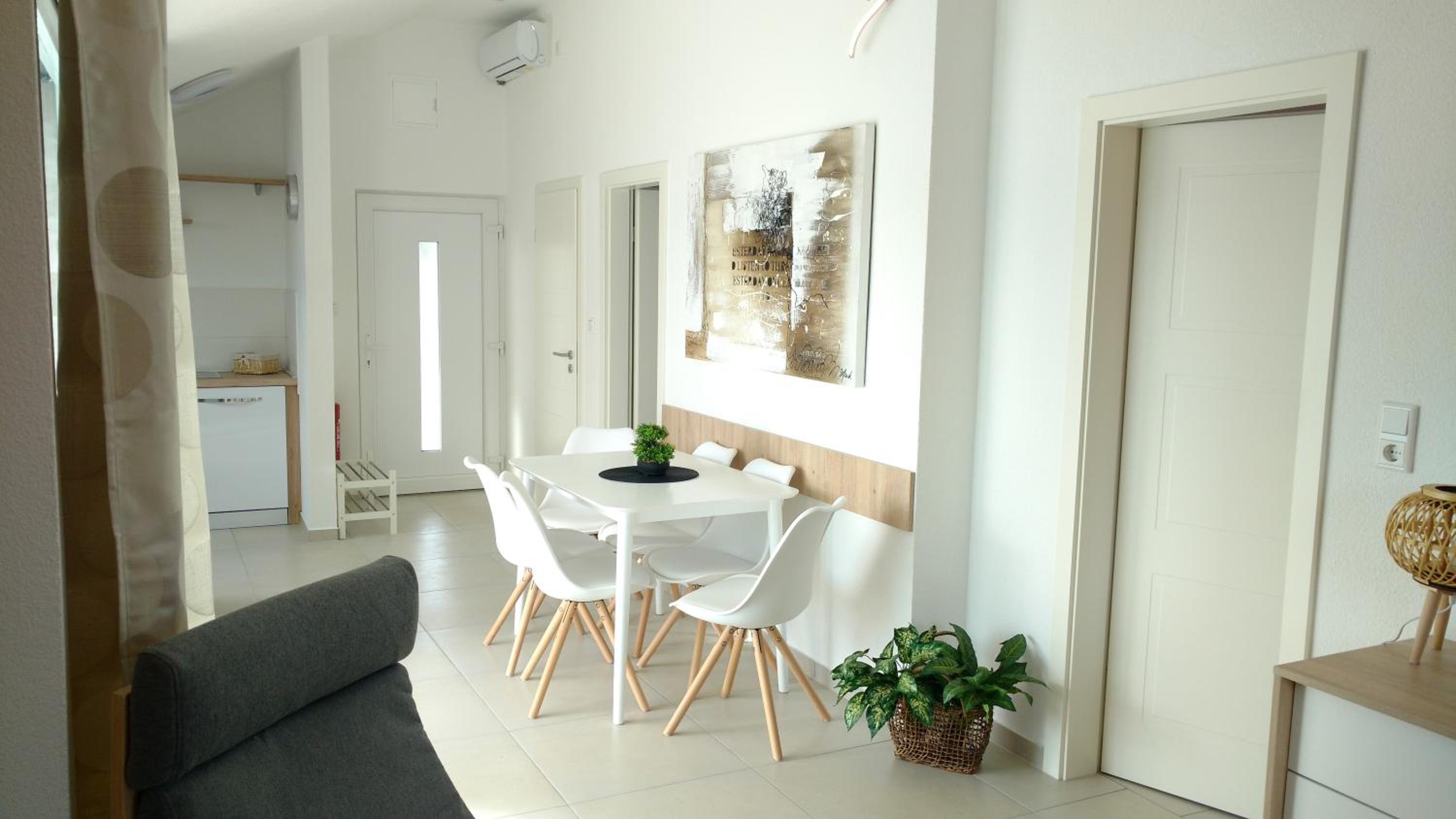 Deluxe Suite with Sea View - Photo 32