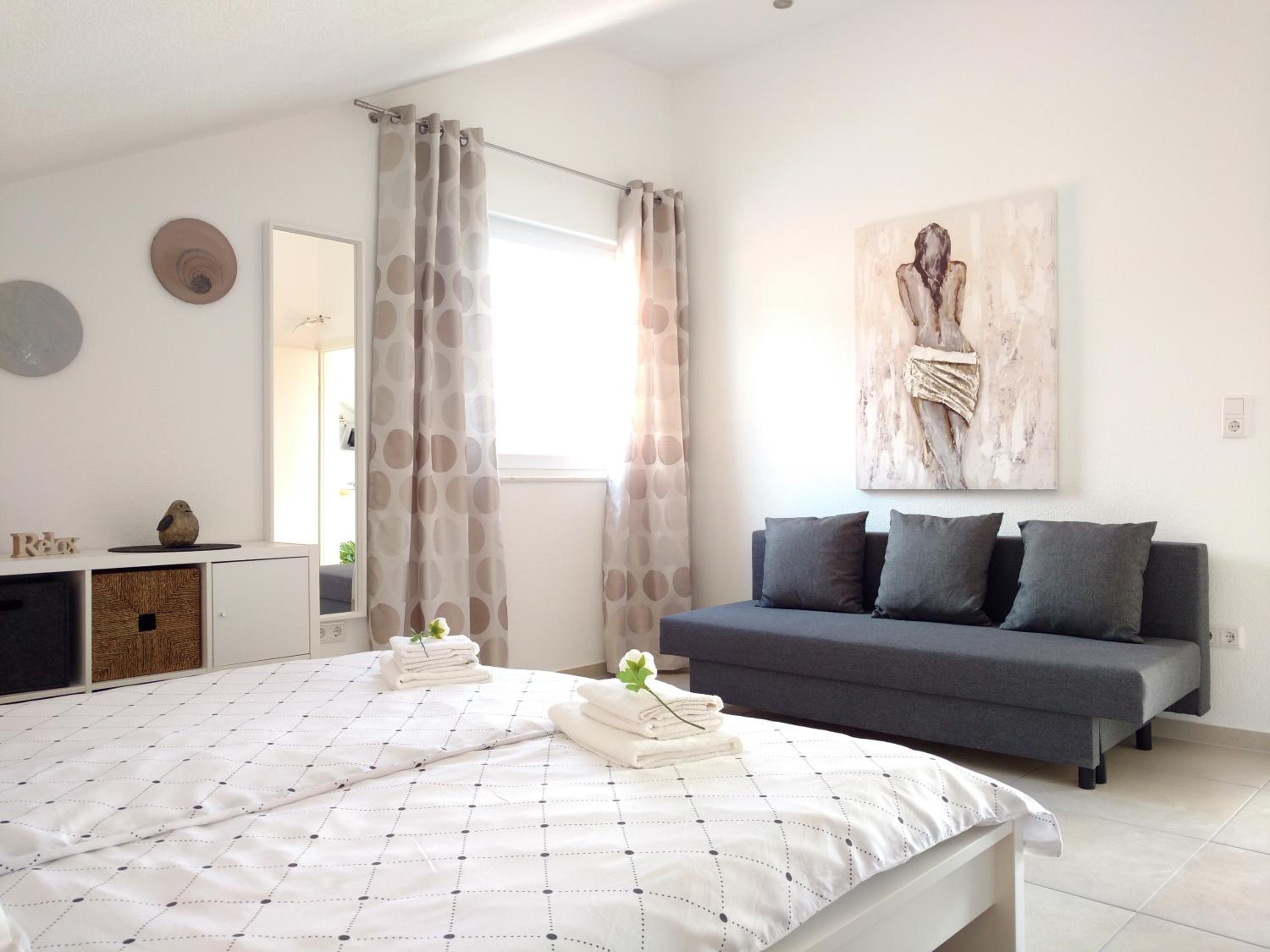 Deluxe Suite with Sea View - Photo 18
