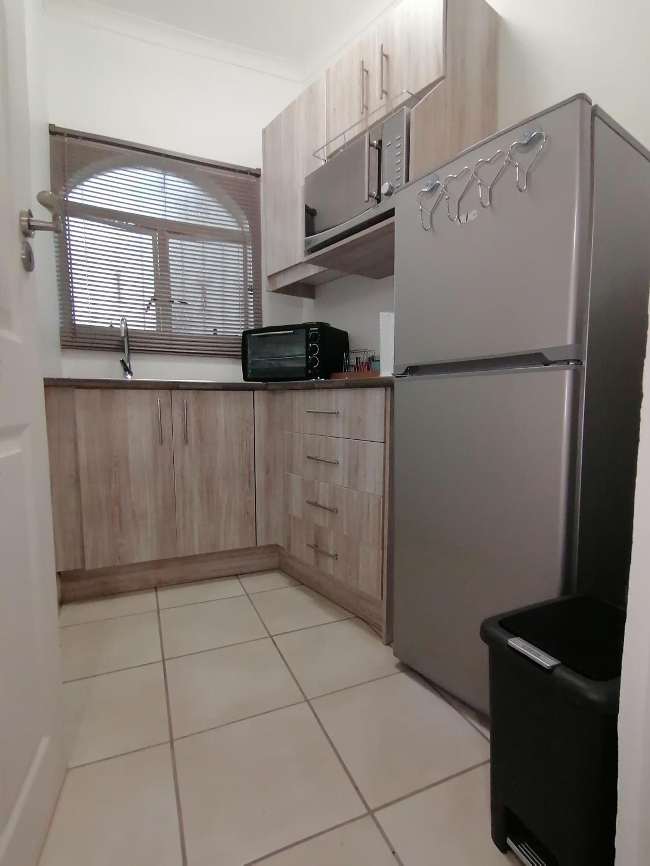 Deluxe Queen Suite - Photo 15