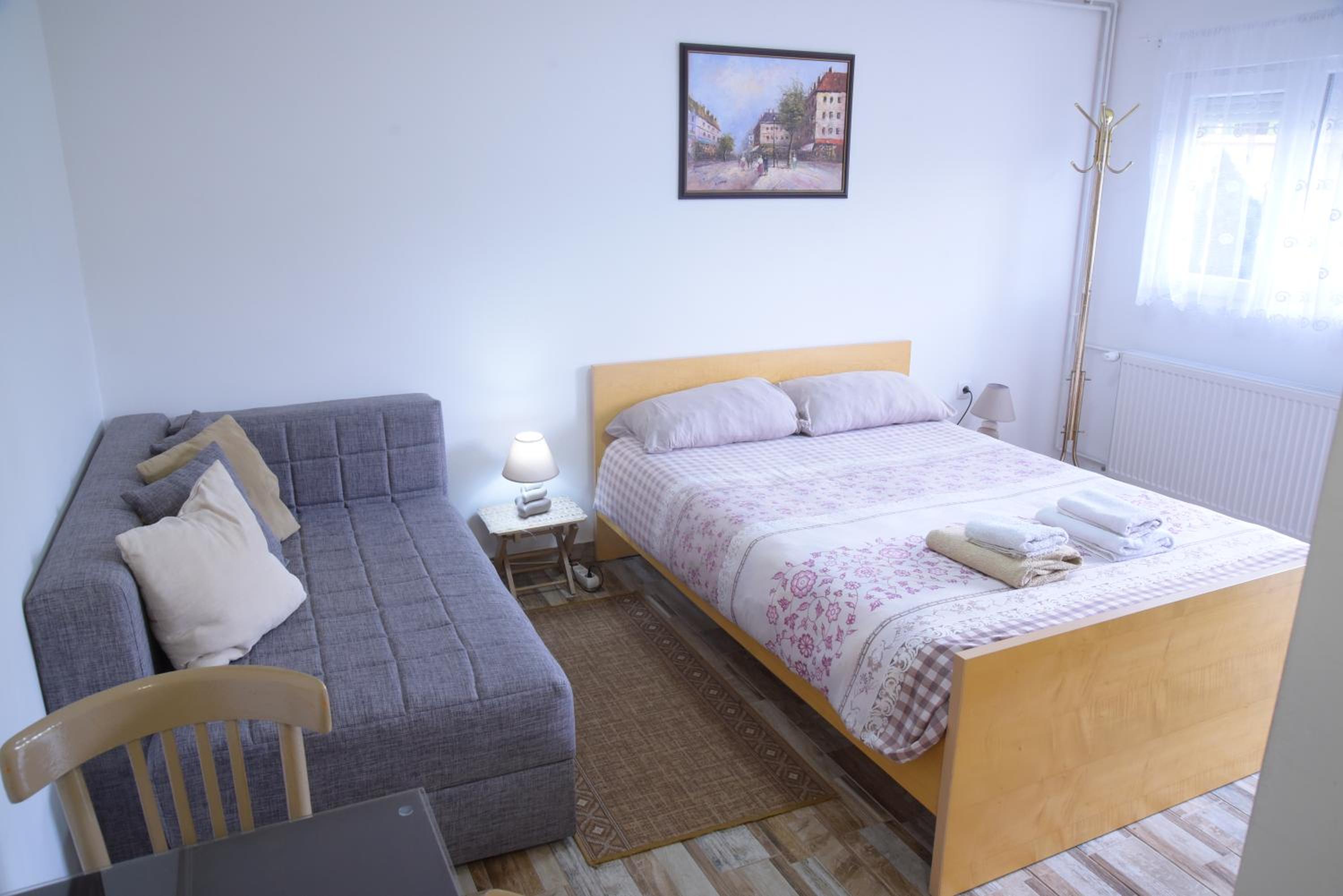 One-Bedroom Apartment photo 2