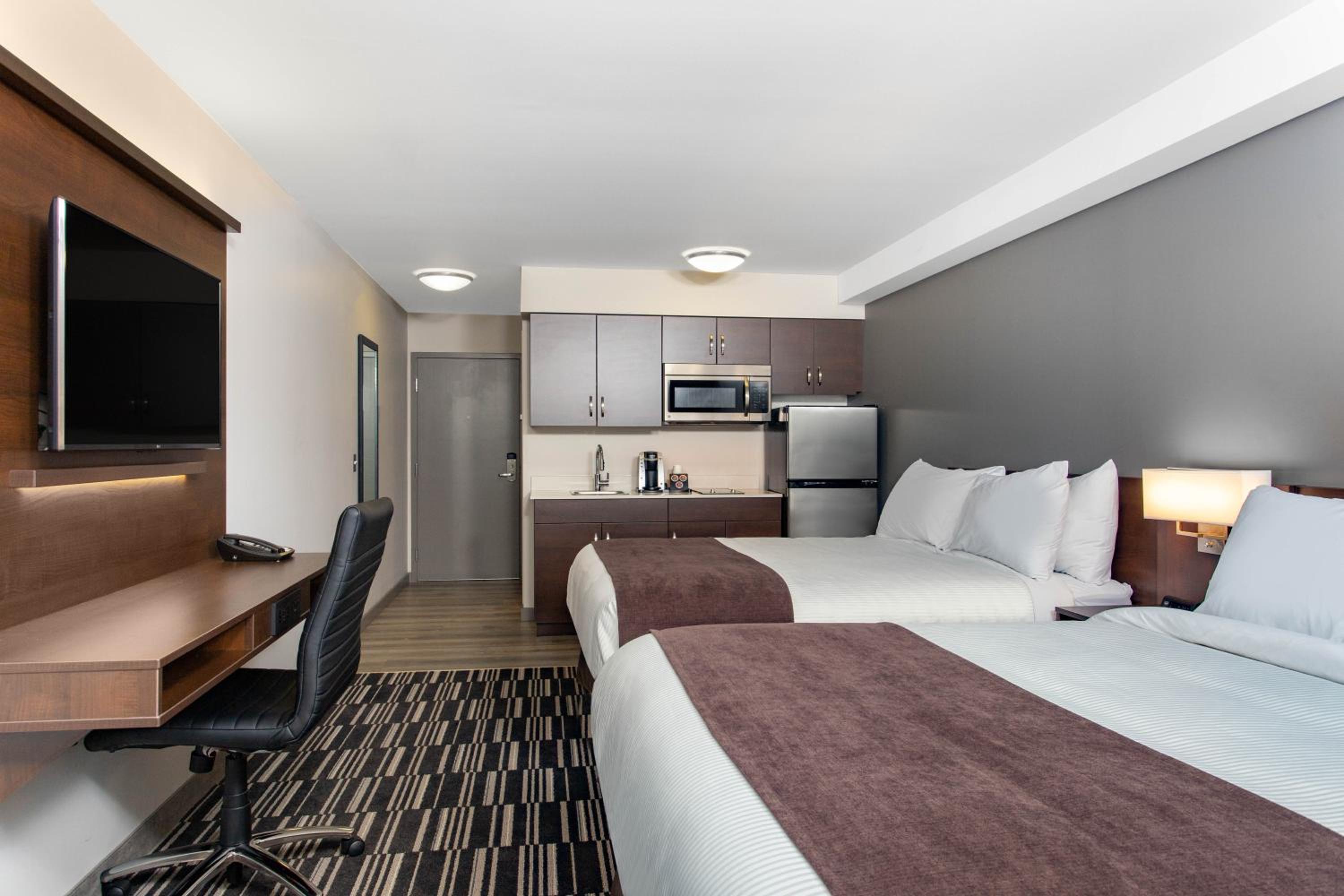 Studio Suite with Two Queen Beds - Non-Smoking - Photo 3
