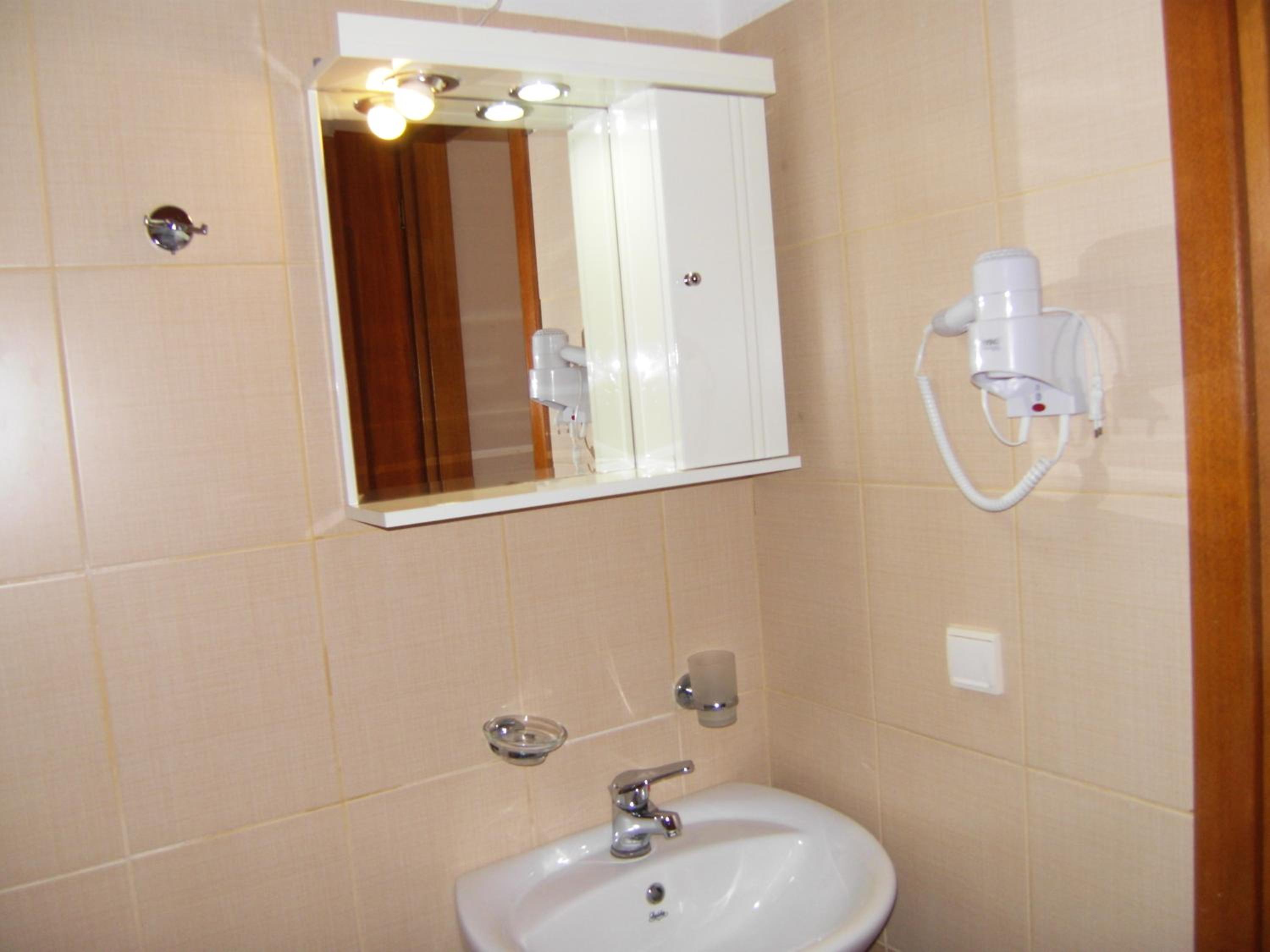 Triple Room - Photo 11