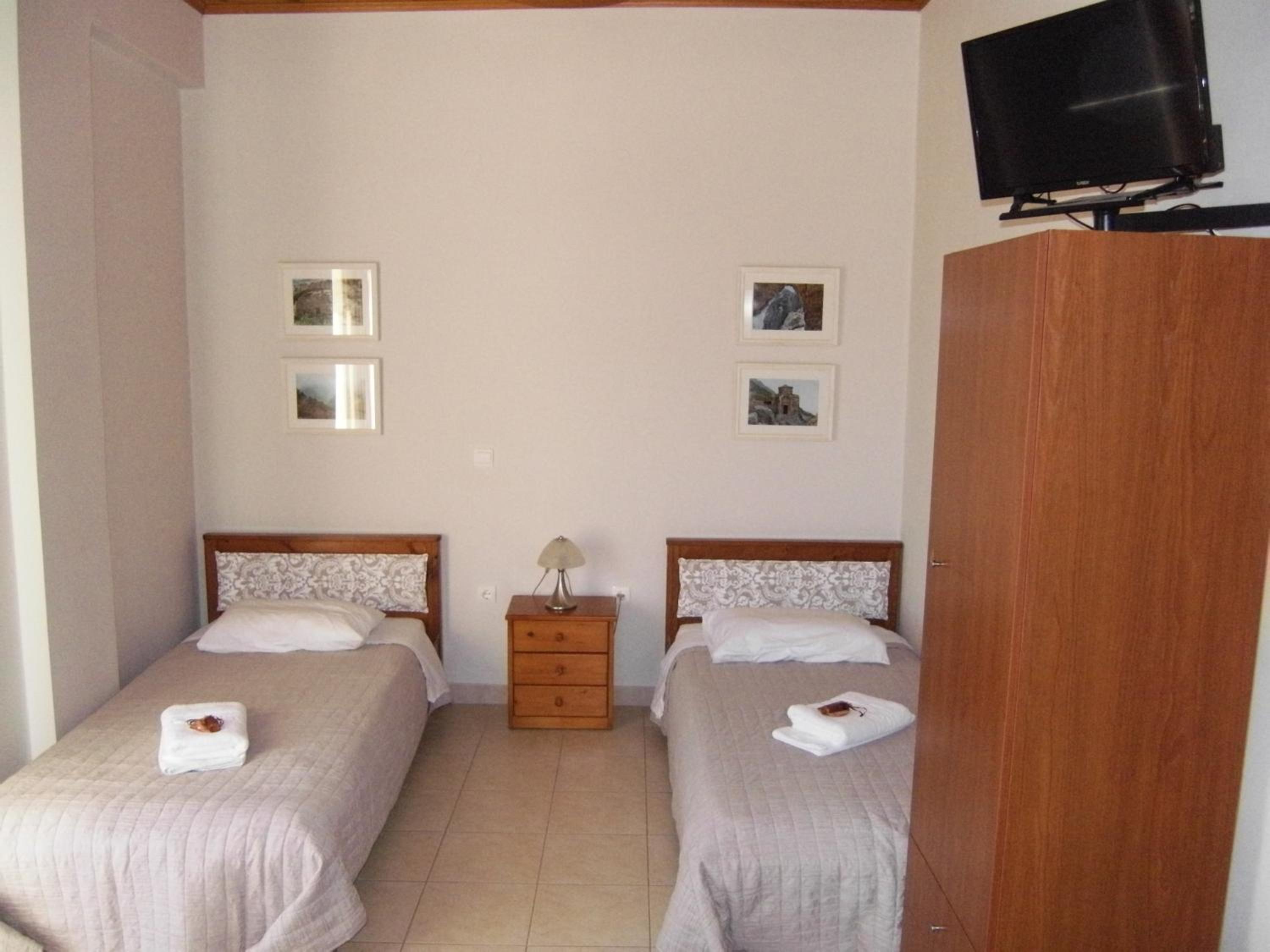 Quadruple Room - Photo 9
