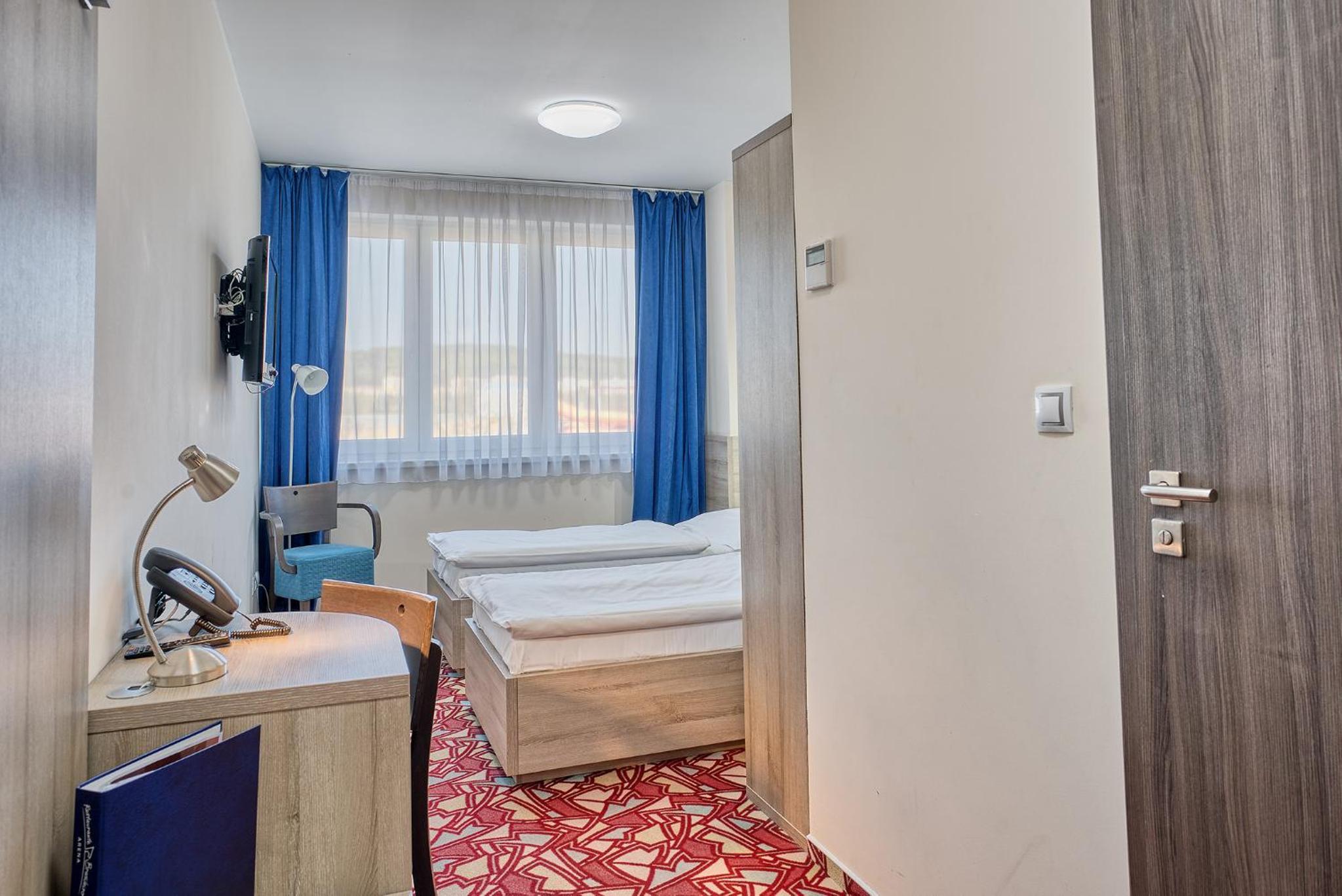 Standard Twin Room - Photo 2
