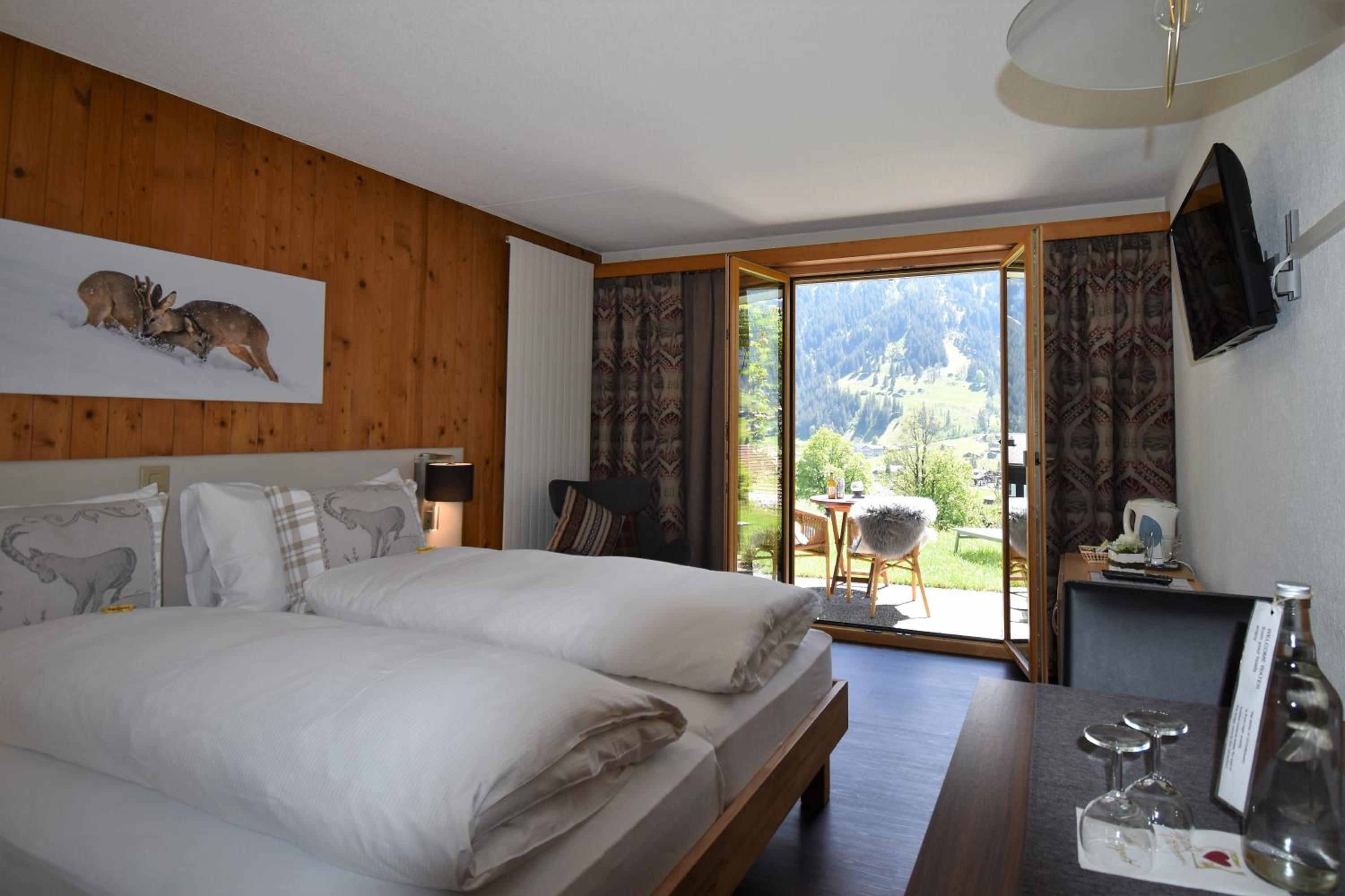Superior Double Room Enzian with Eiger view and garden access photo 1