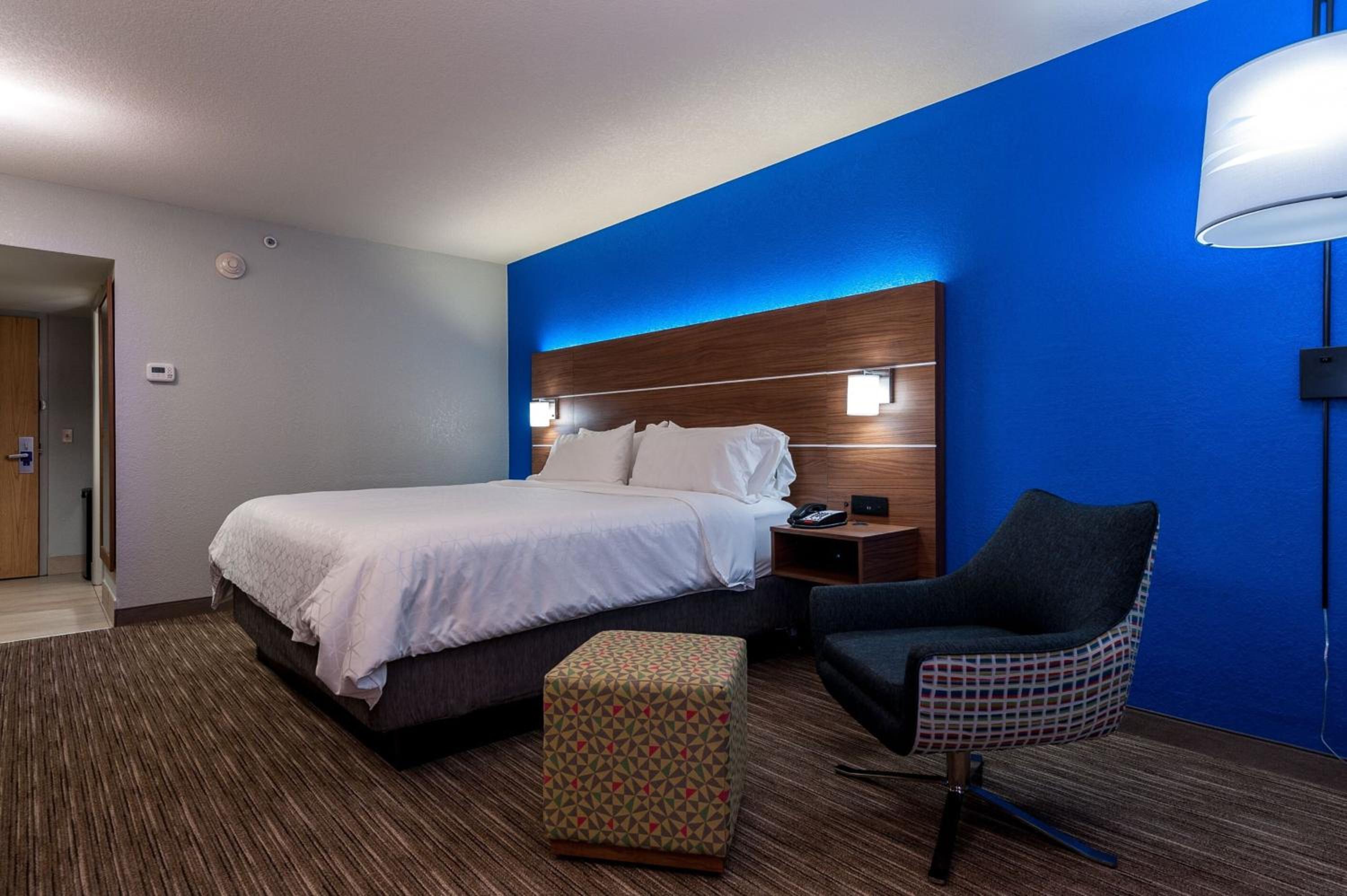 Standard King Room - Photo 6