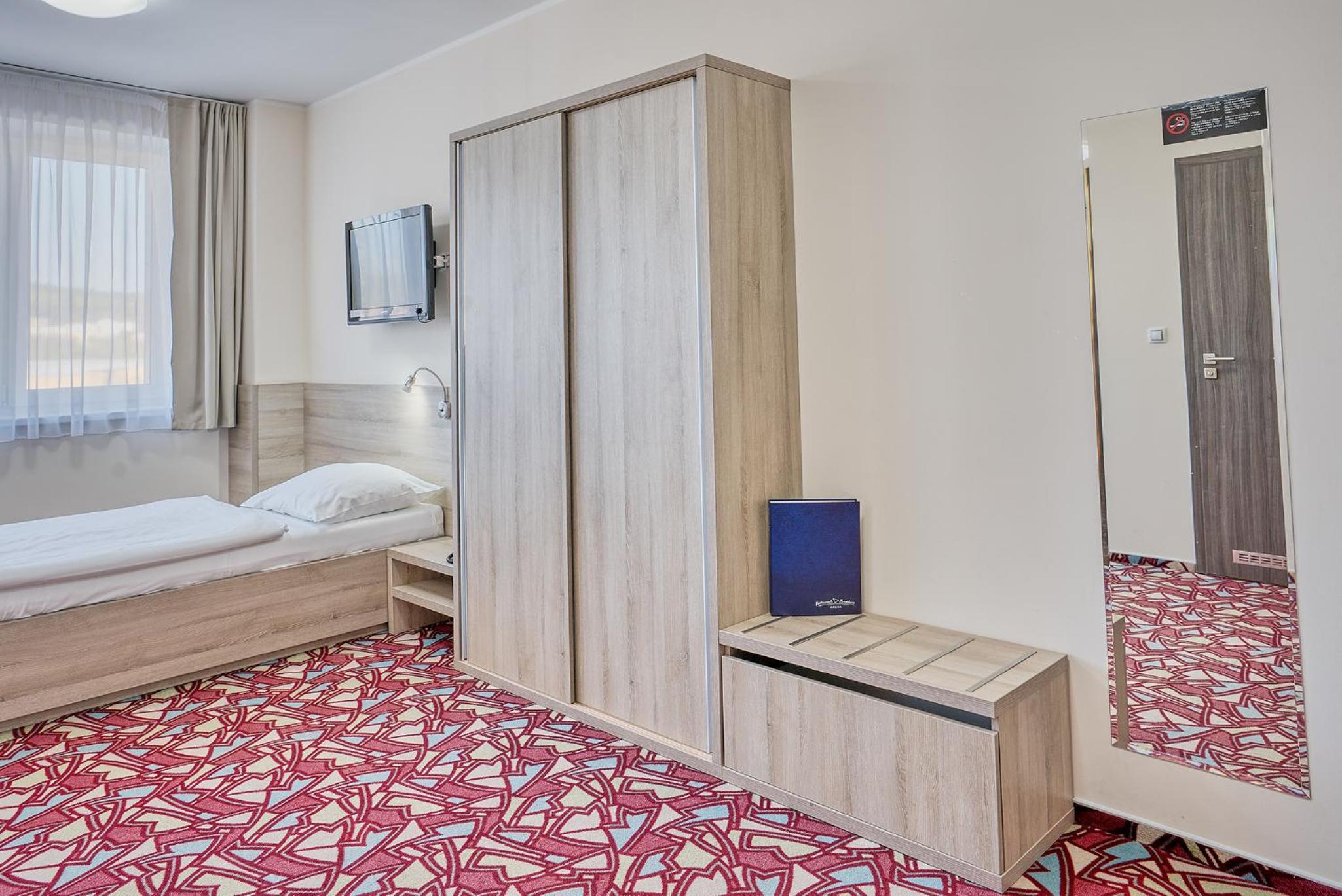 Twin Room - Disability Access - Photo 2
