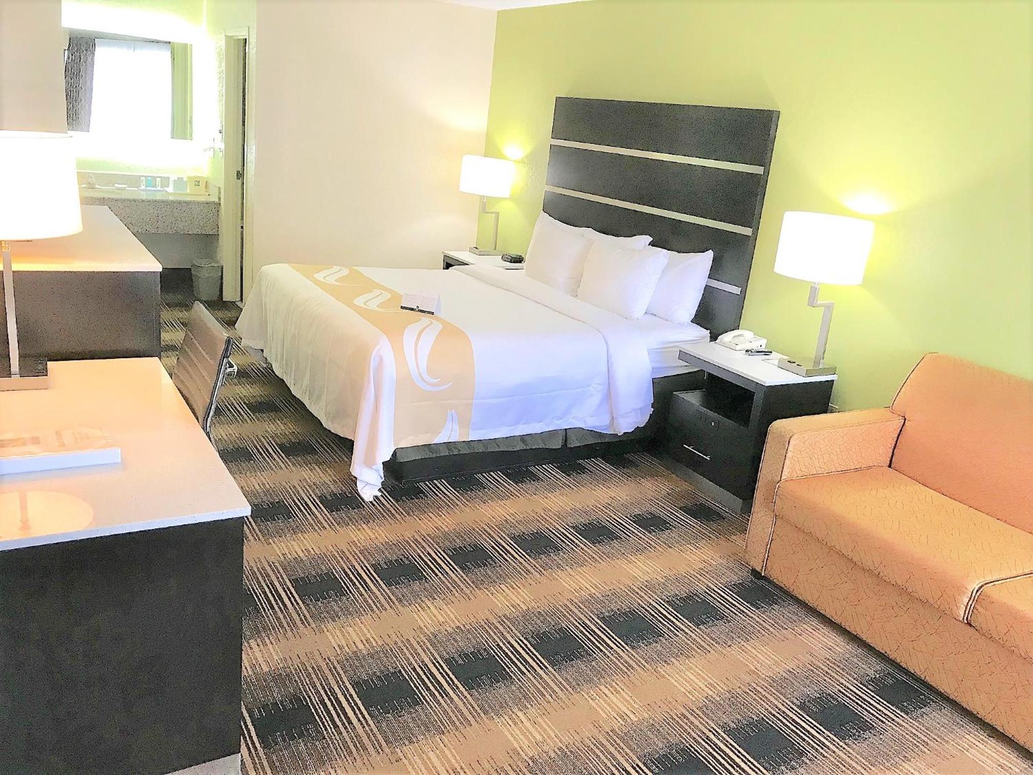 Queen Room with Two Queen Beds - Non-Smoking - Photo 1