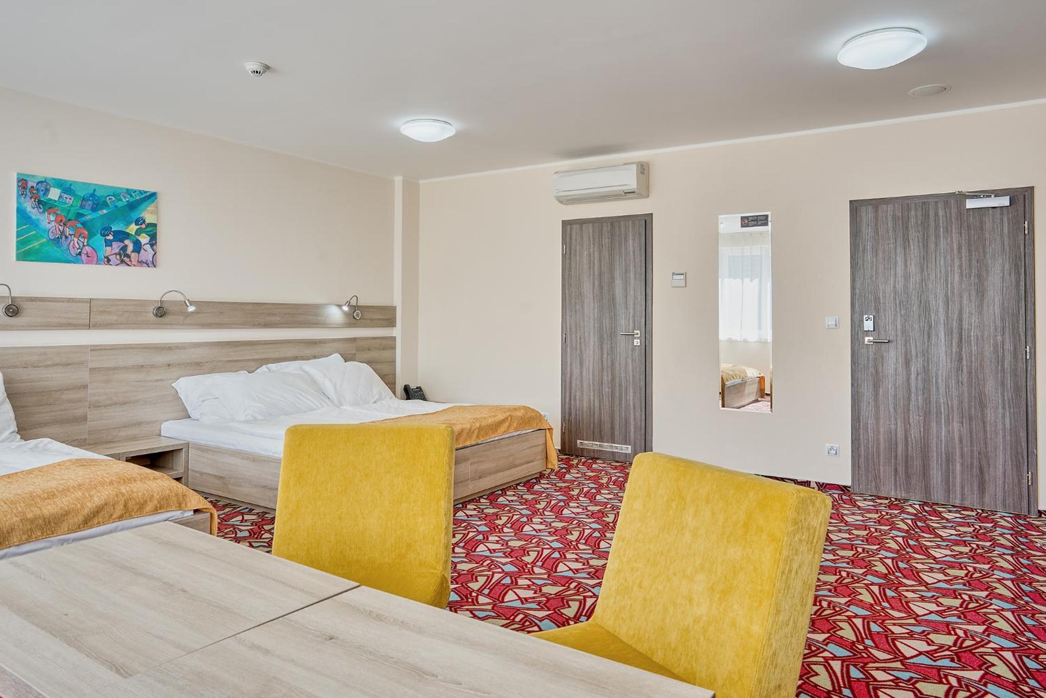 Deluxe Queen Room with Two Queen Beds - Photo 2