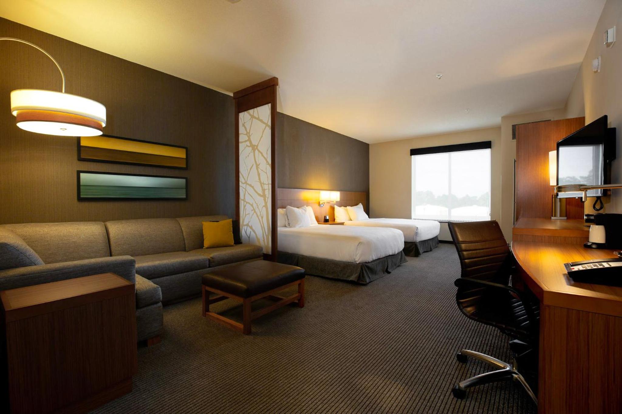 Queen Room with Two Queen Beds, Sofa Bed and Accessible Tub photo 3