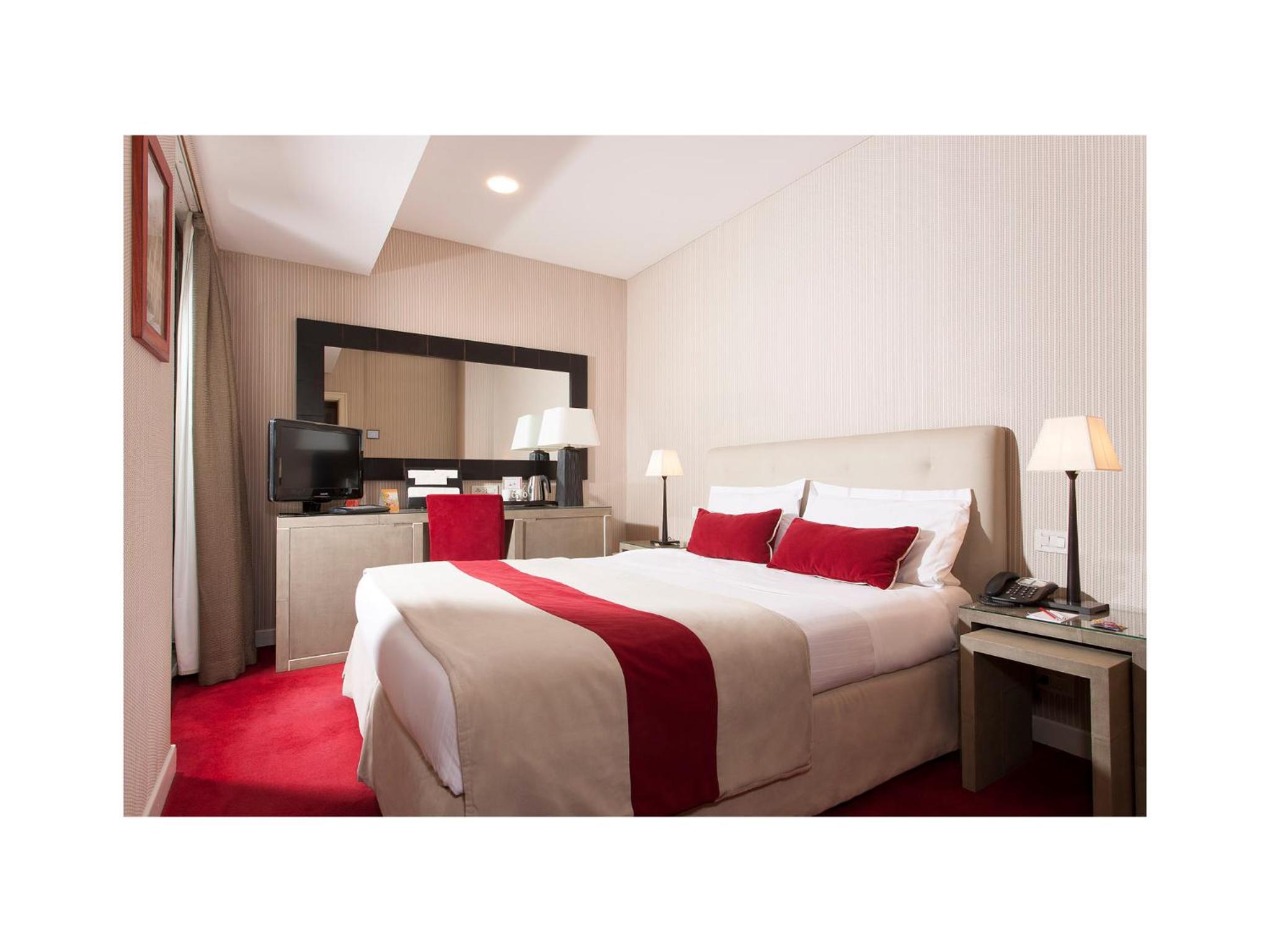 Superior Single Room - Street View