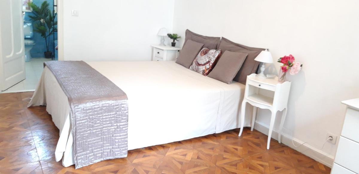 Deluxe Apartment with Balcony