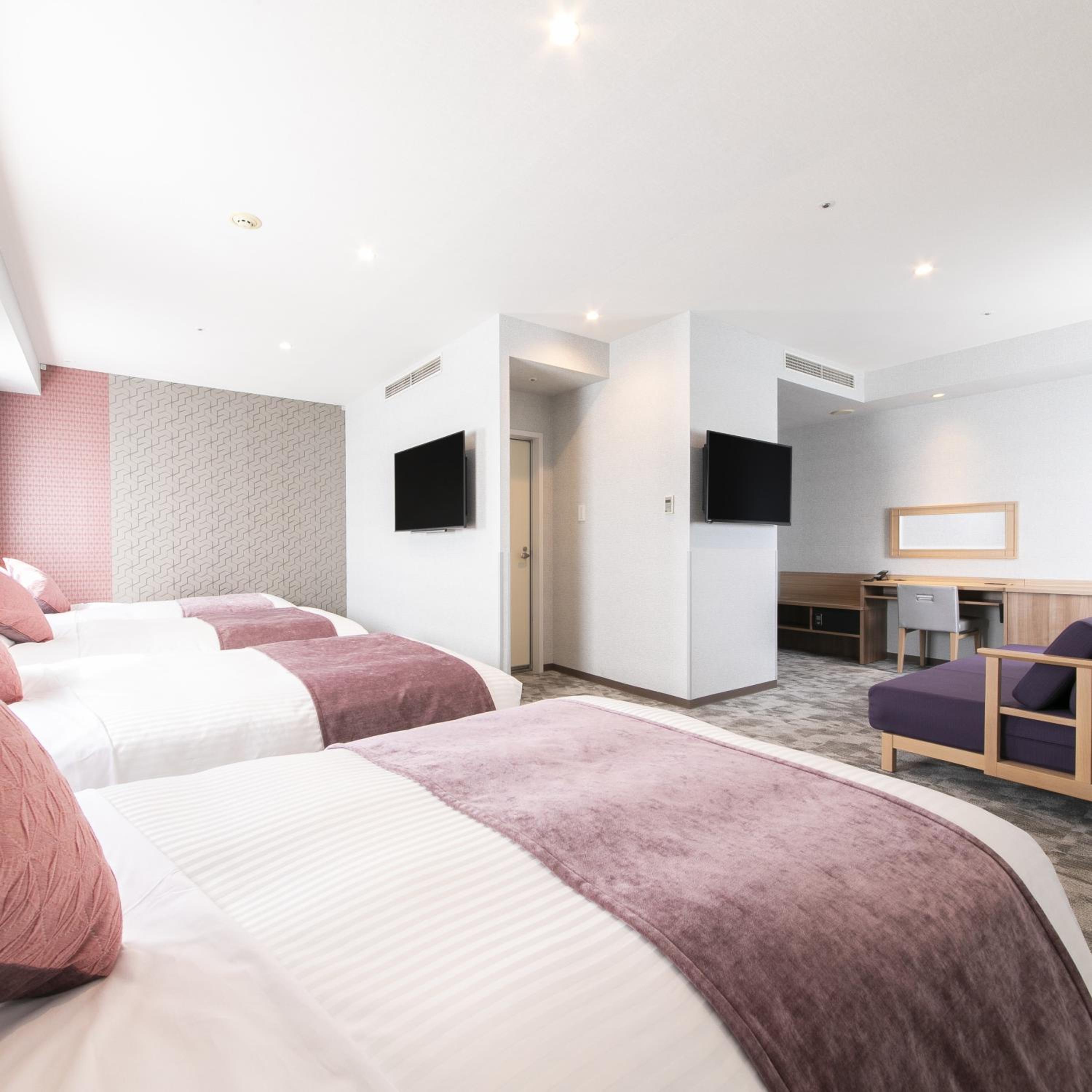 Deluxe Quadruple Room - Non-Smoking