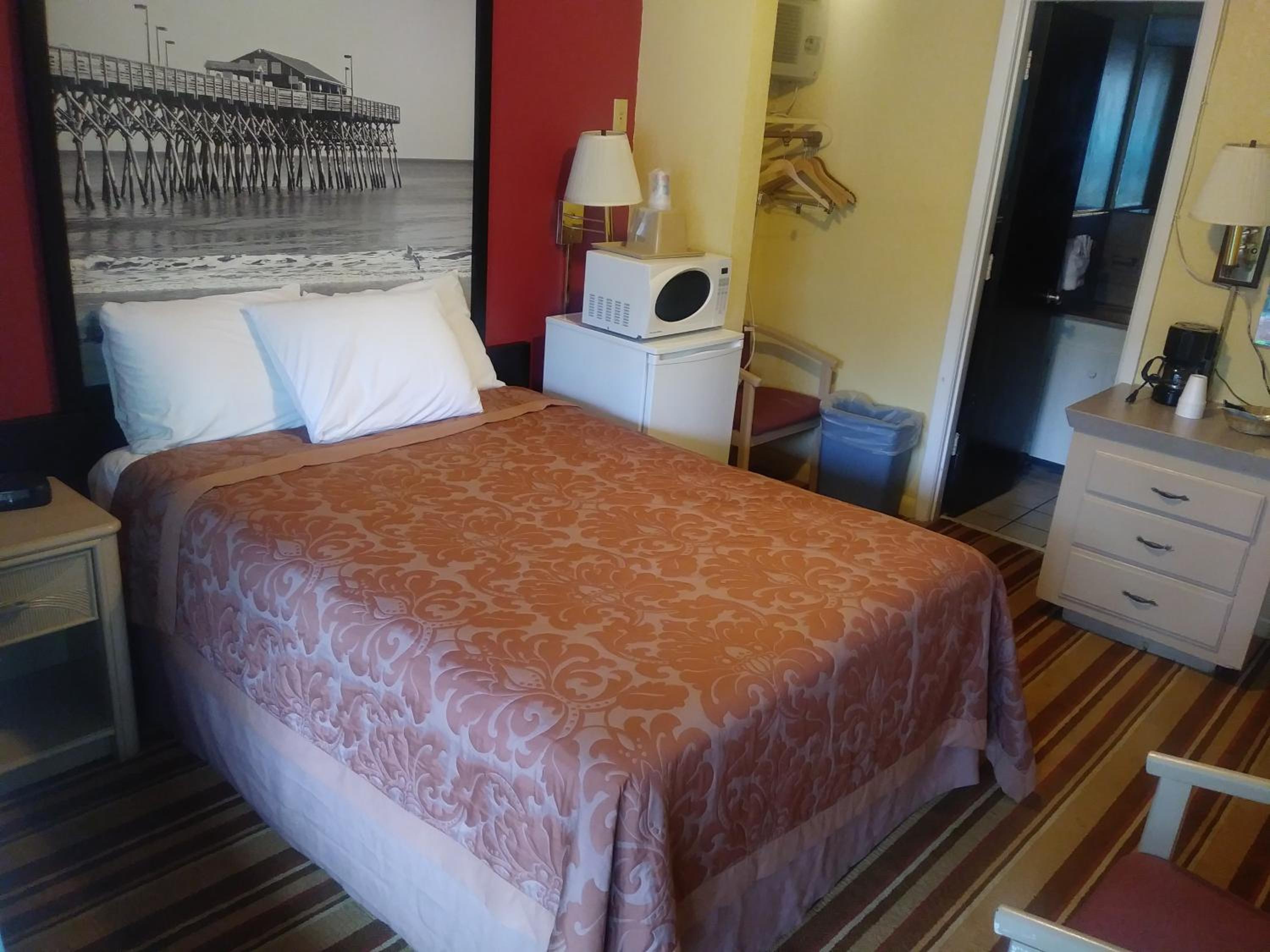 One Room with One Double Bed - Photo 1