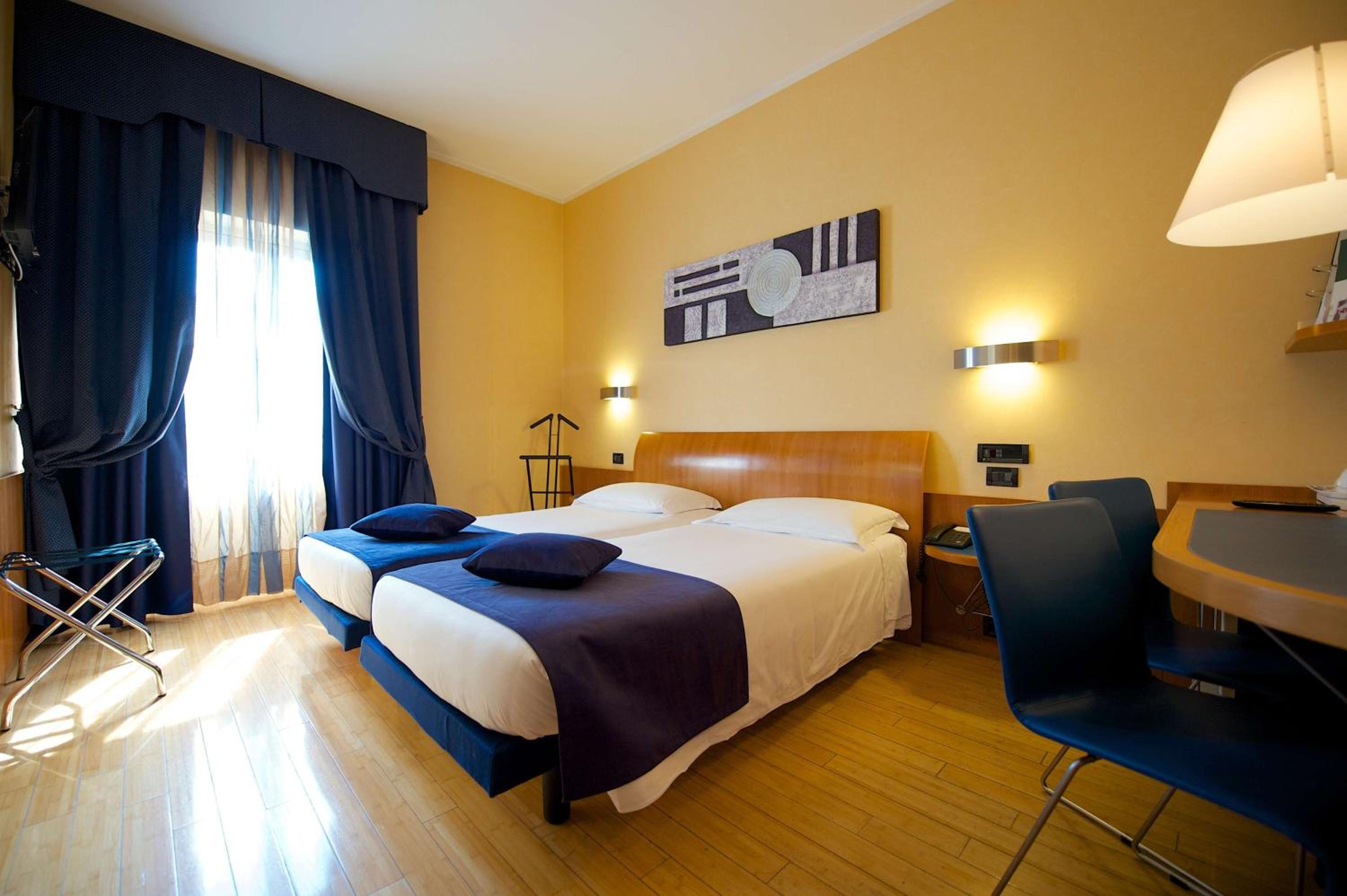 Classic Twin Room - Photo 3