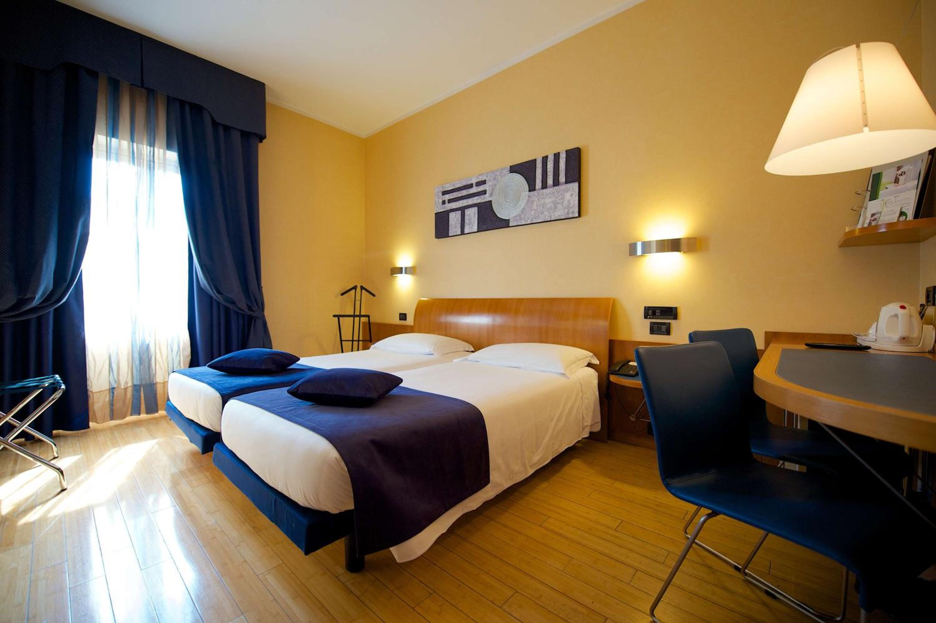 Classic Twin Room - Photo 4
